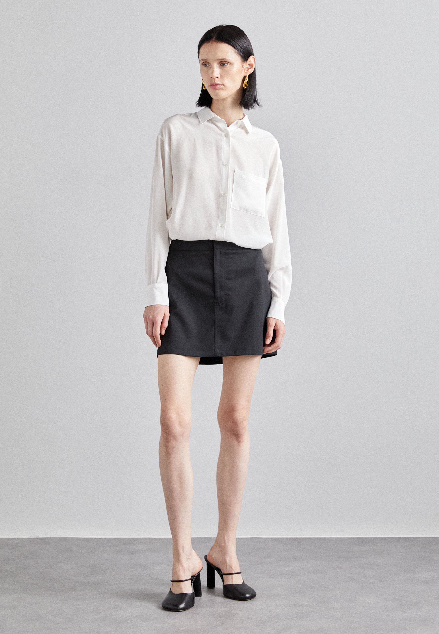 SHORT TAILORED- A-line skirt