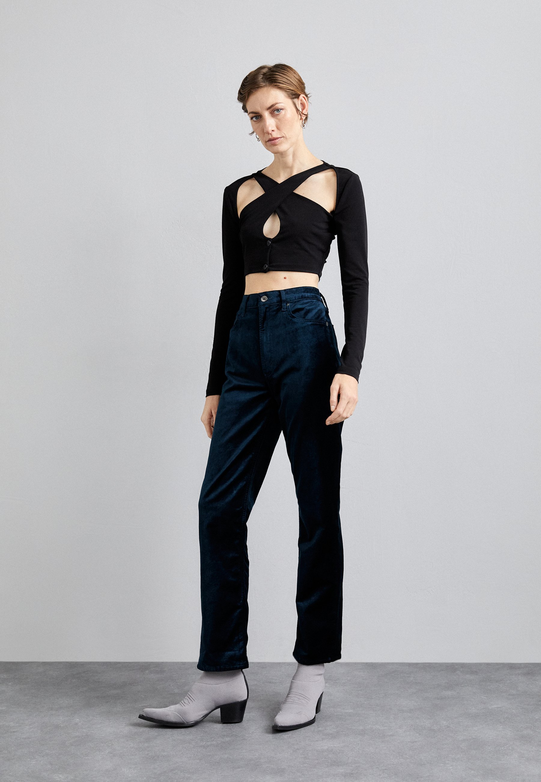 HIGH RISE - Trousers