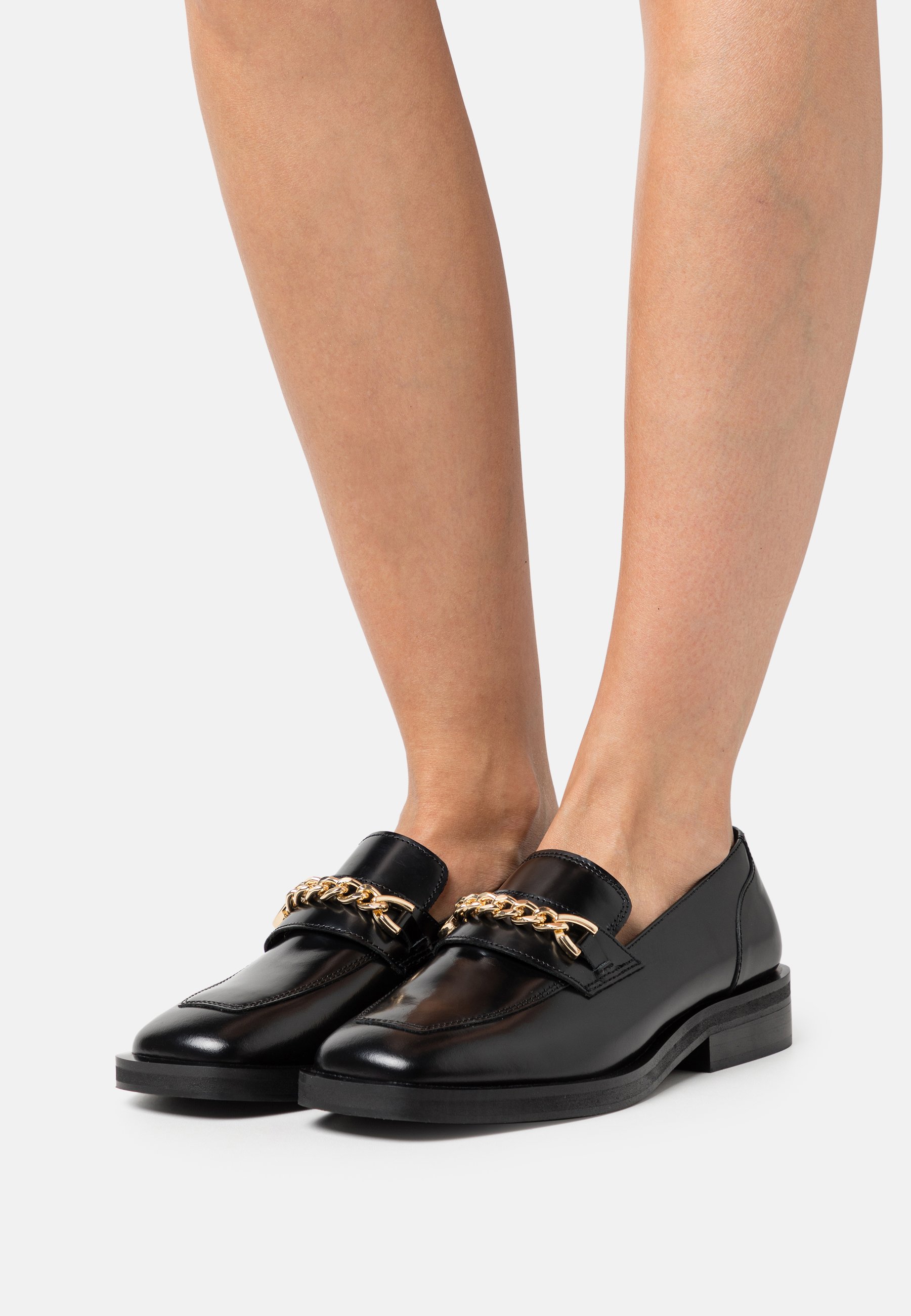 LOLA CHAIN LOAFER - Slip-ons
