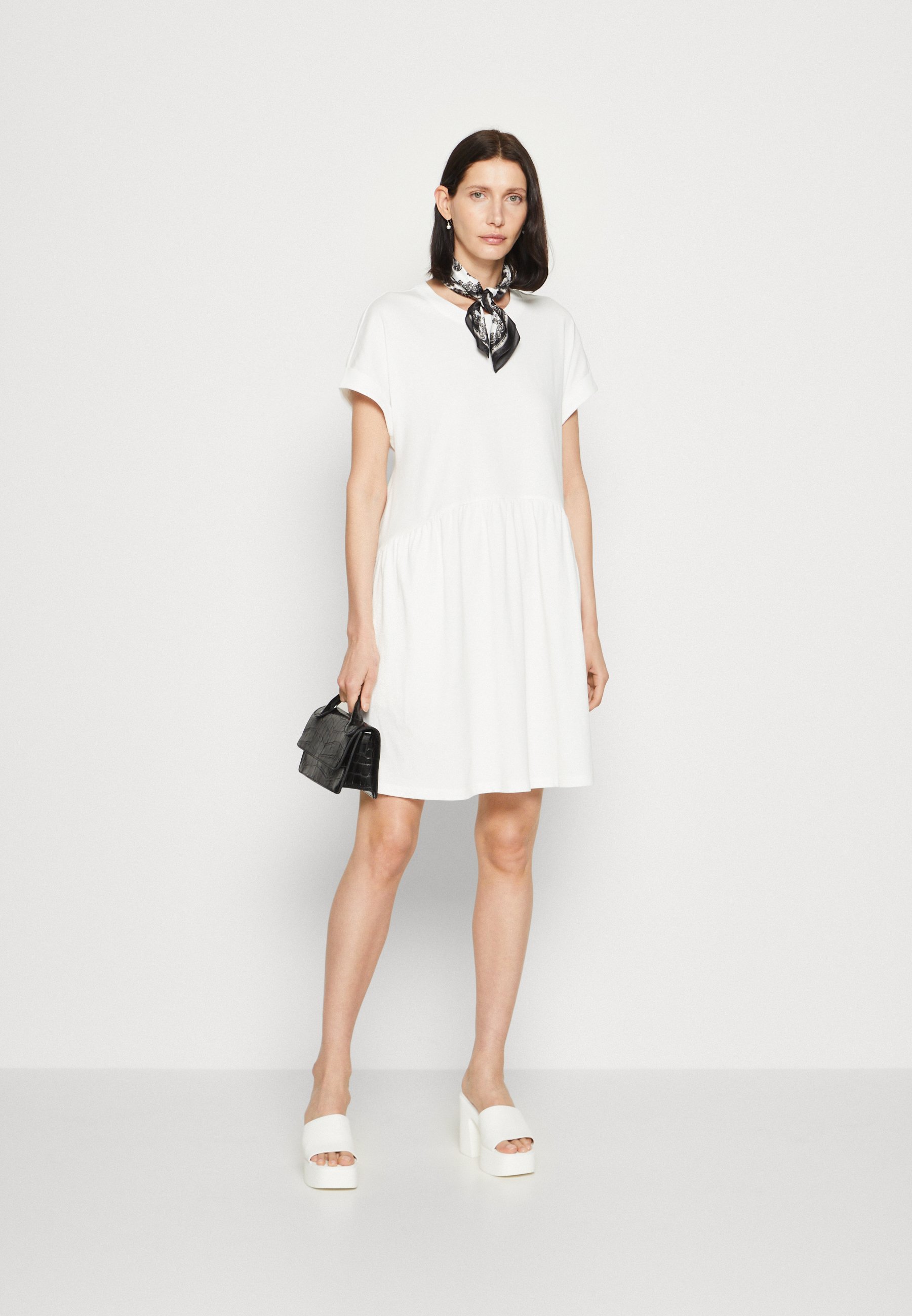 DRESS RUFFLES - Jersey dress