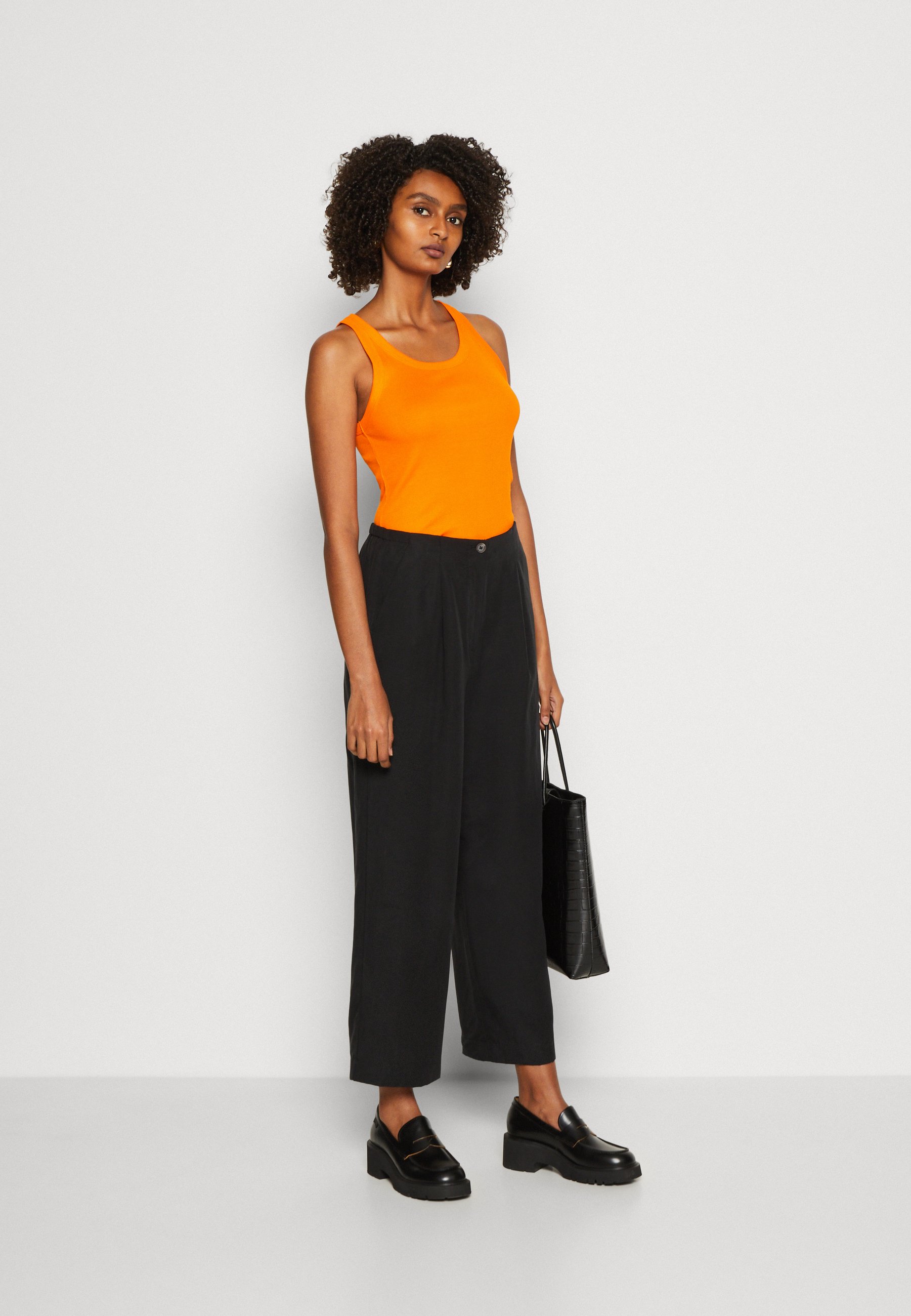 PANTS RELAXED LEG ELASTIC BACK WAIST PLEATS AT FRONT - Trousers