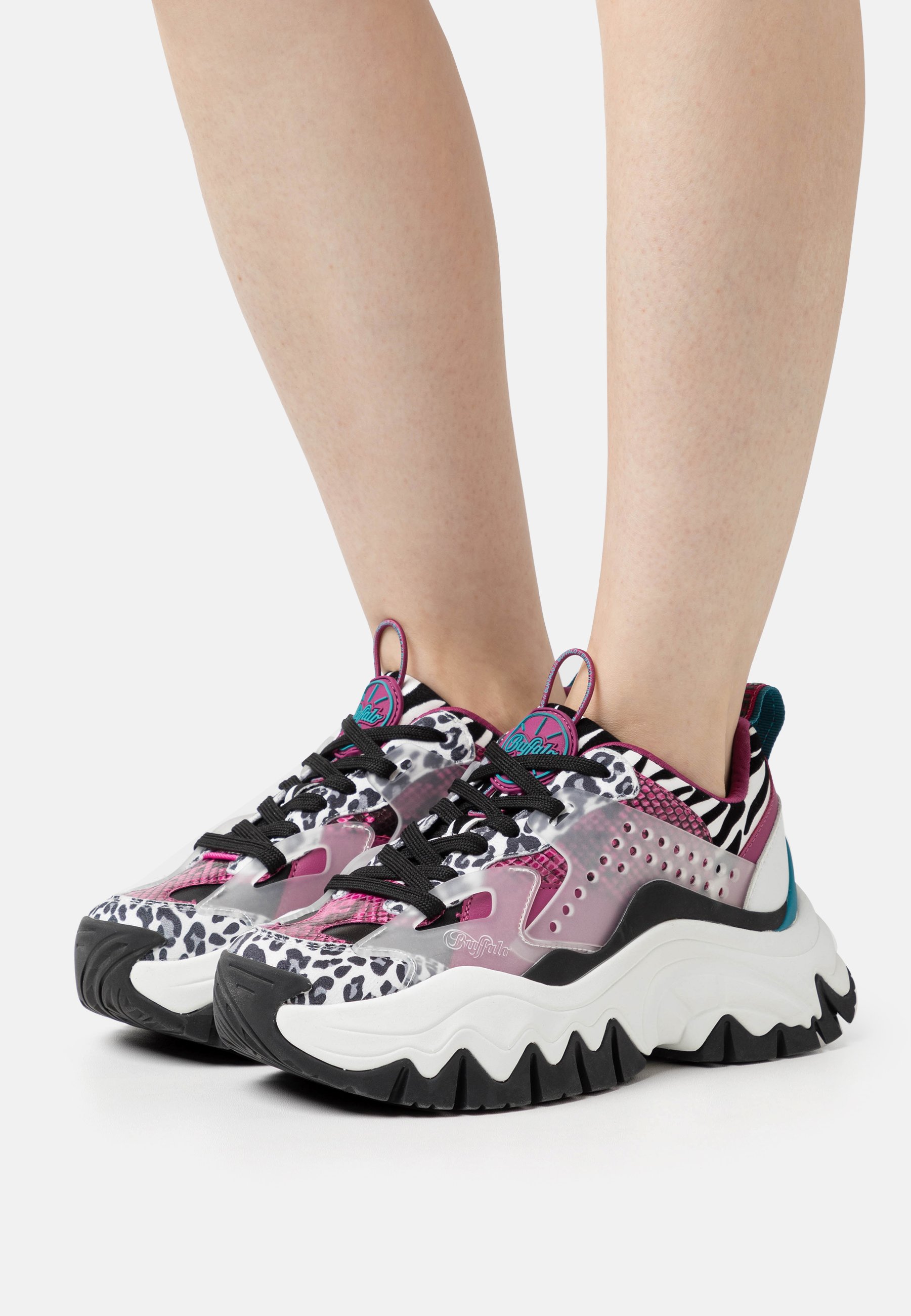 TRAIL ONE- Trainers