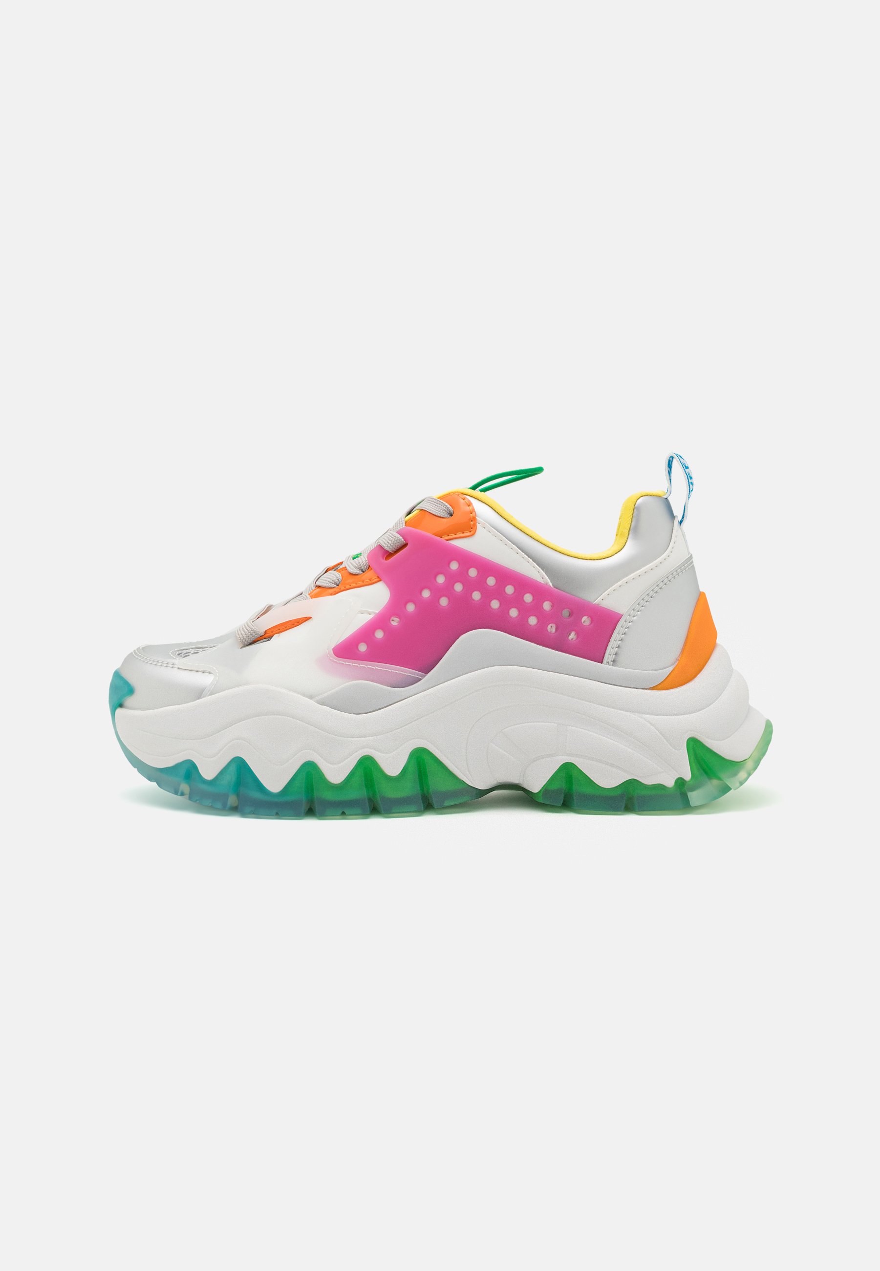 TRAIL ONE- Trainers