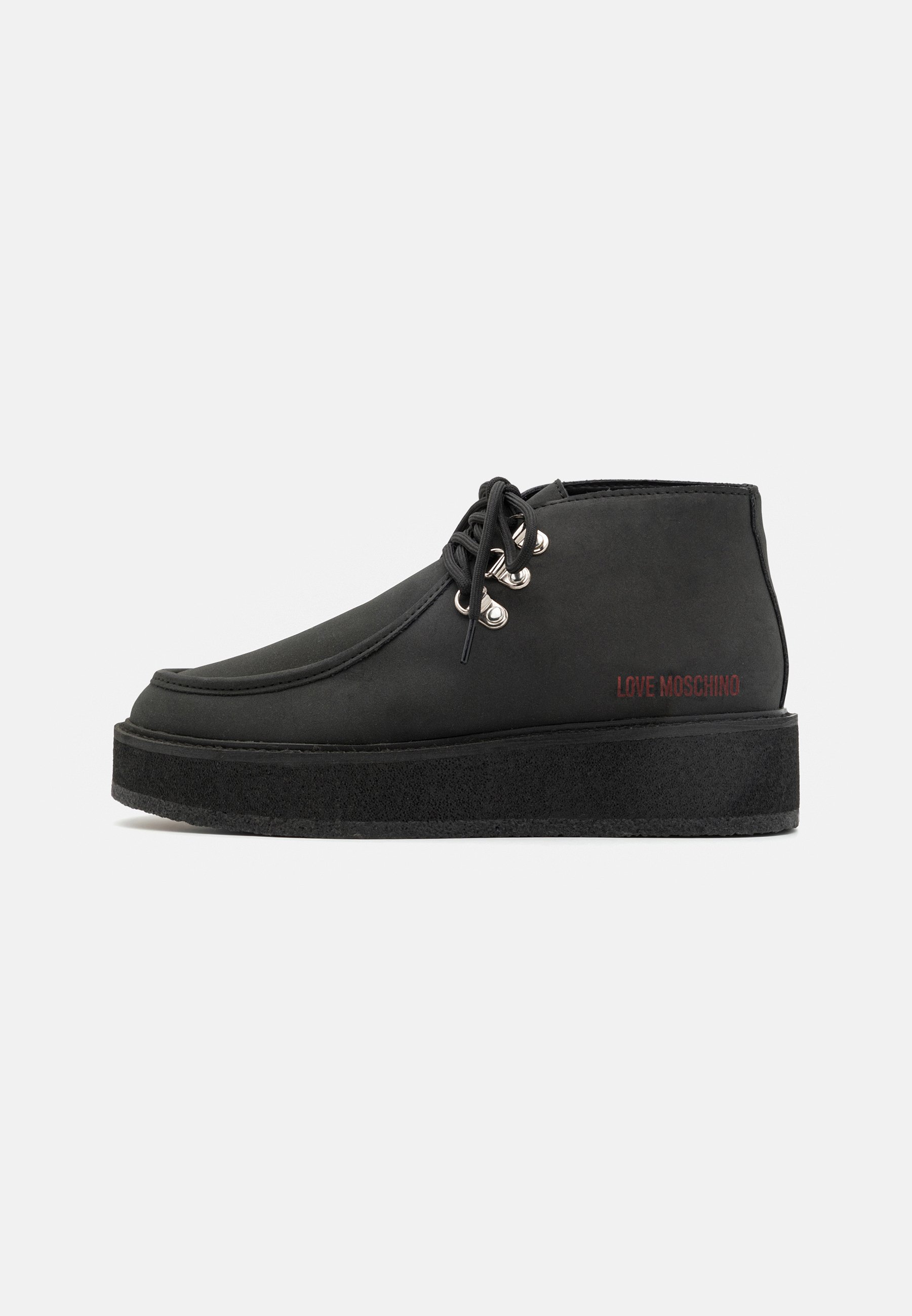 Casual lace-ups