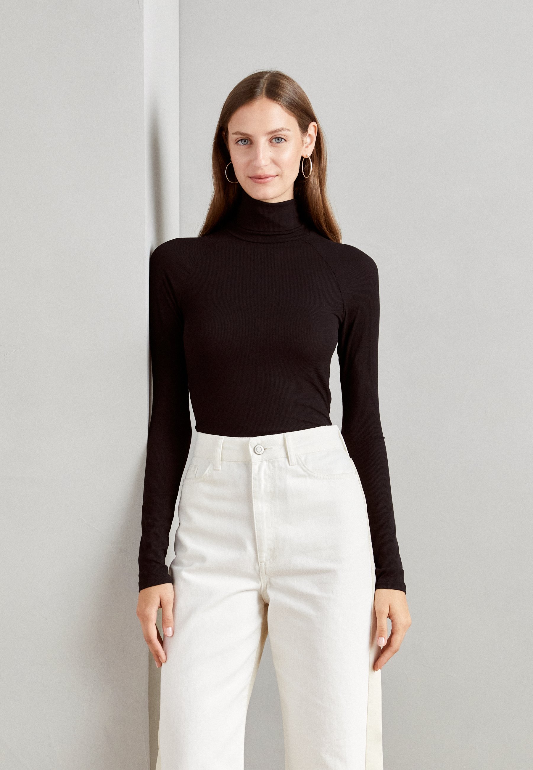 Long sleeved top