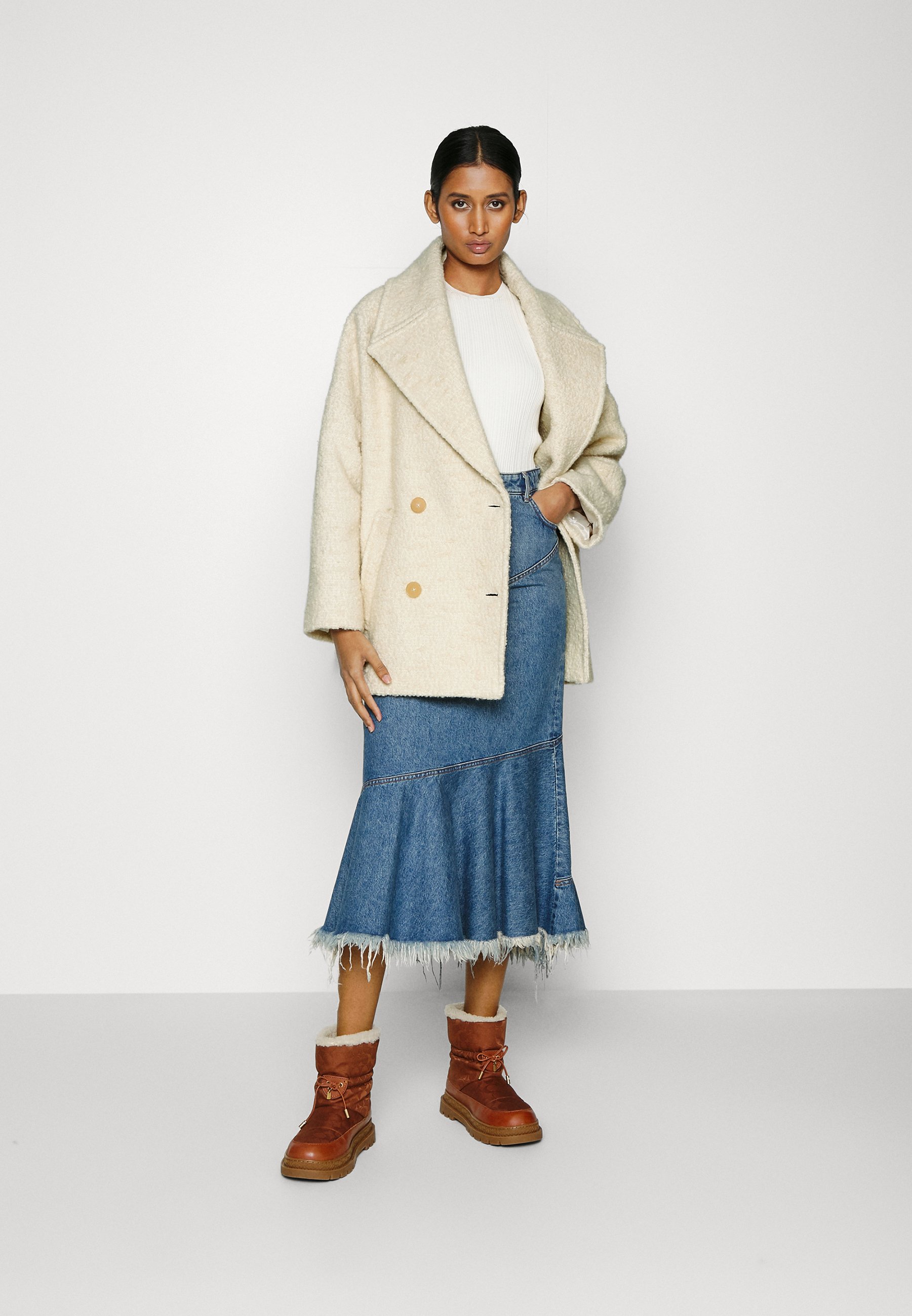 RUNCOM - Short coat