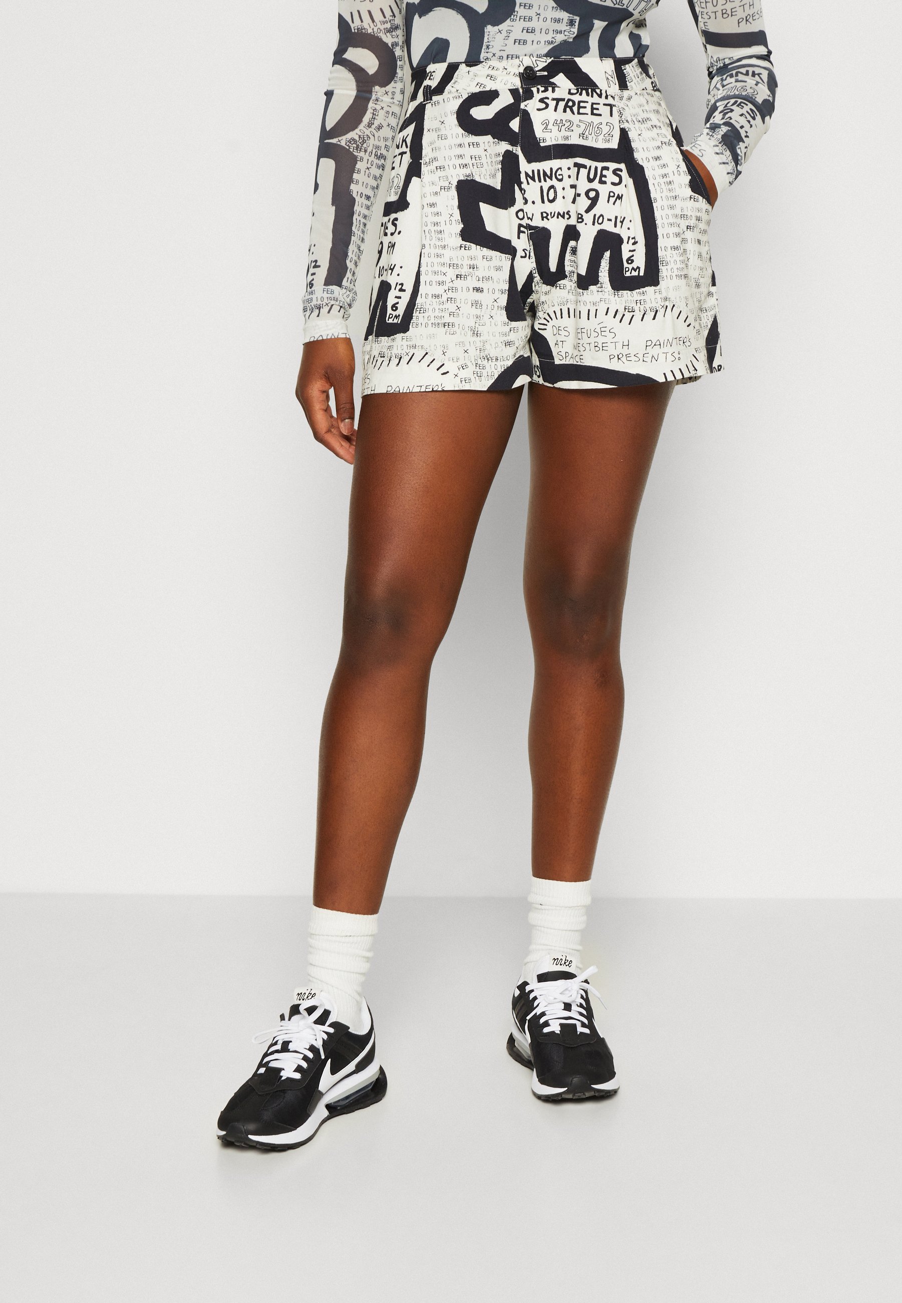 TOMMY JEANS X KEITH HARING EXHIBIT POSTER - Shorts