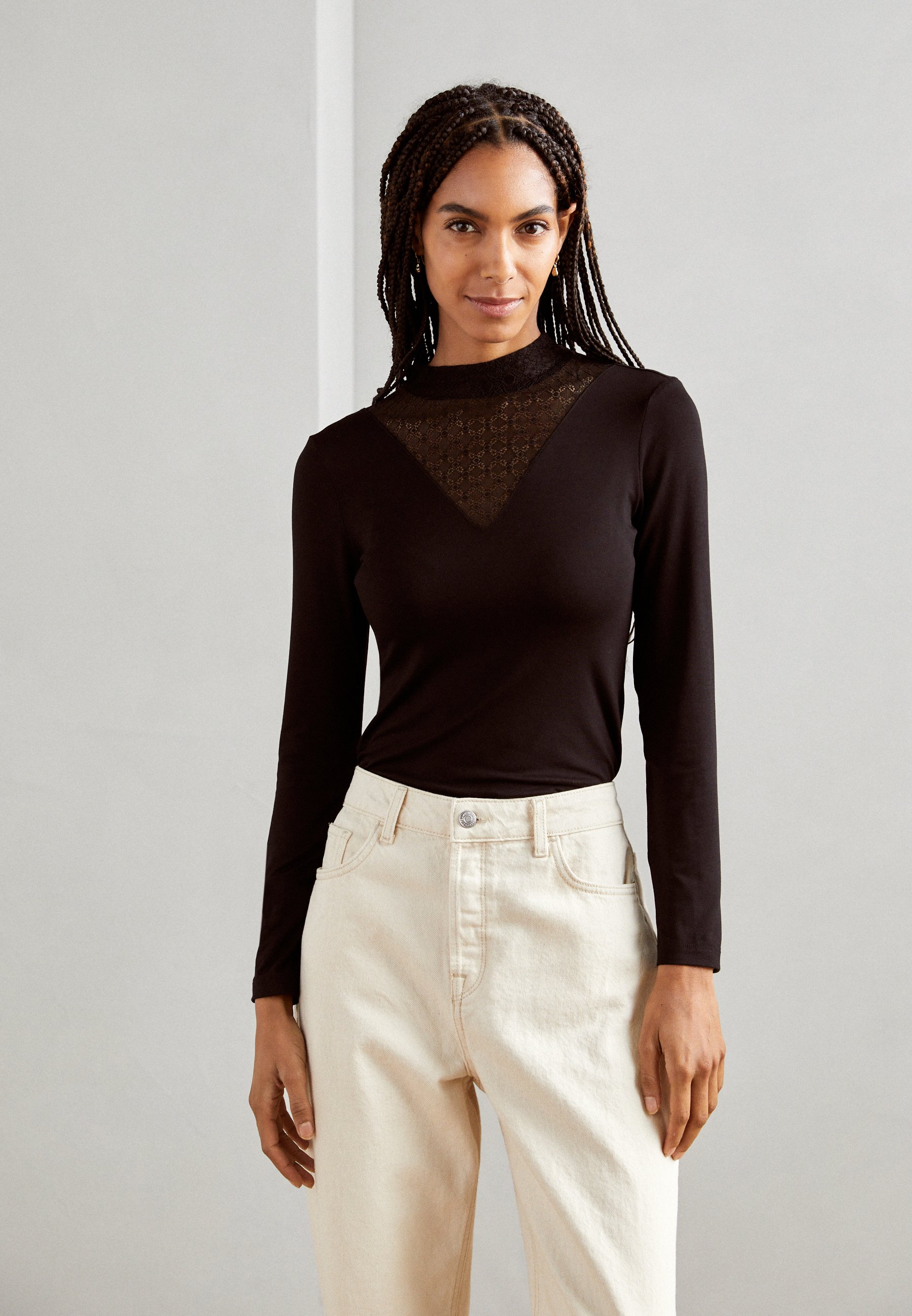 Long sleeved top