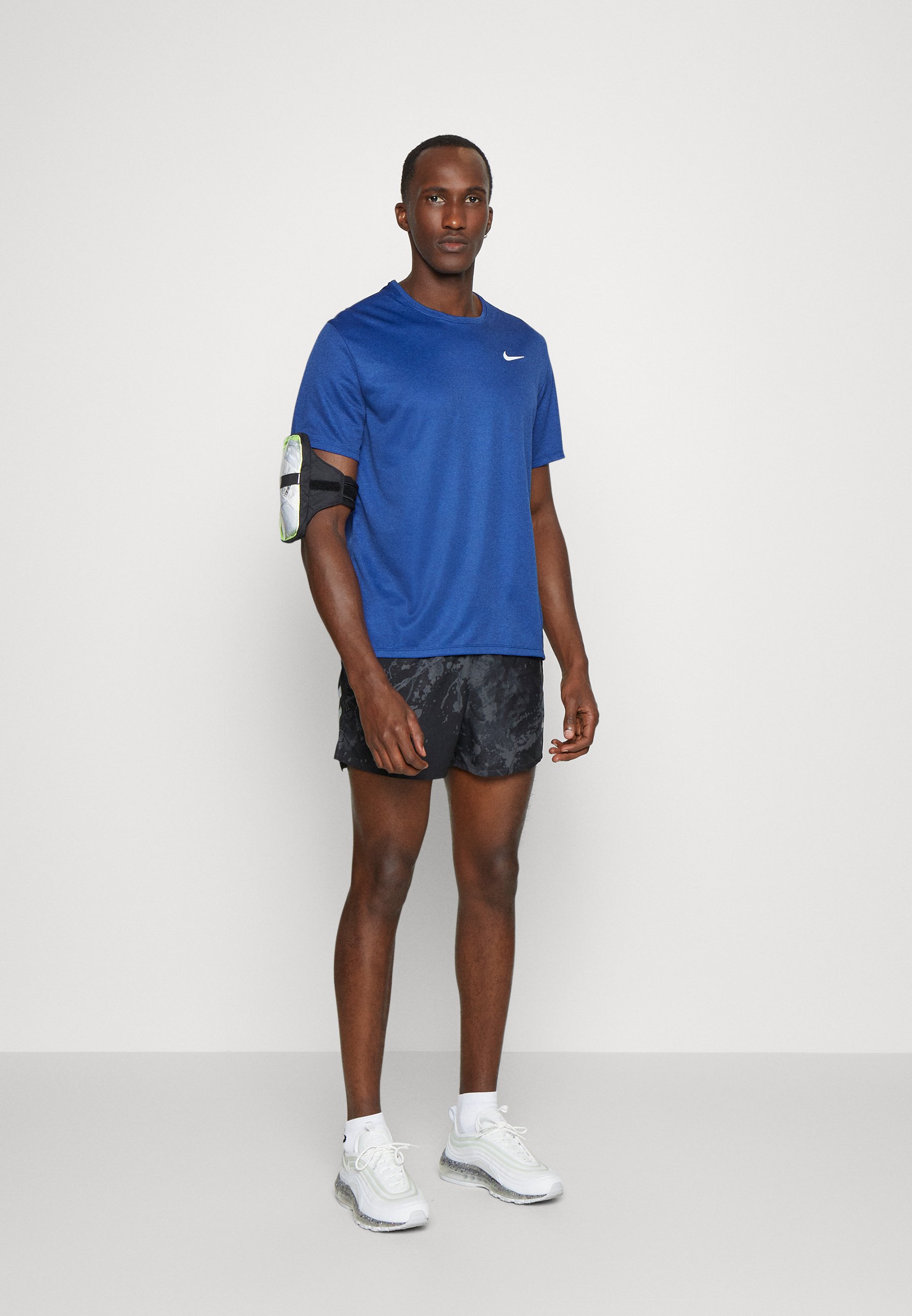 MILER - Sports T-shirt