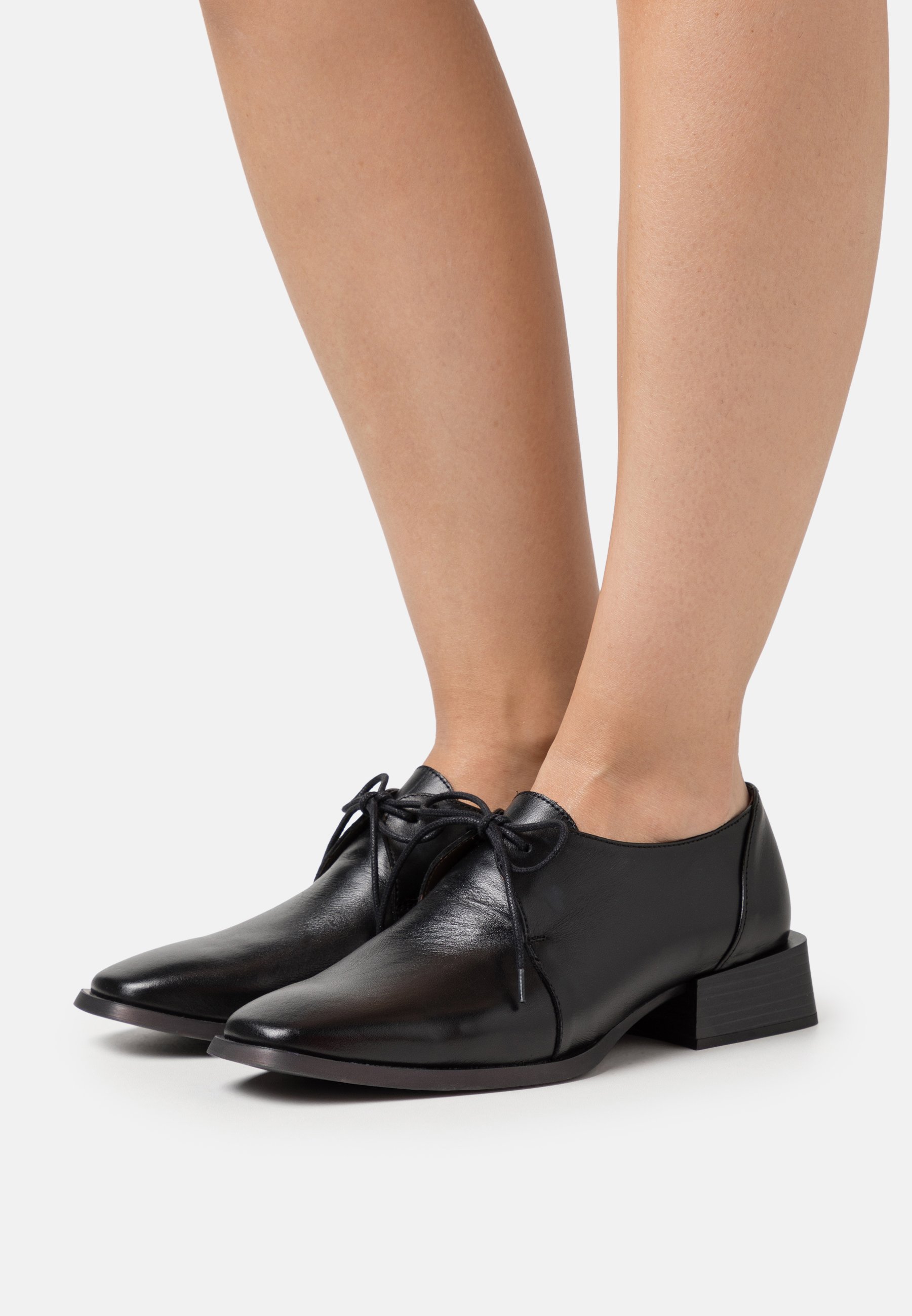LACE - Lace-ups