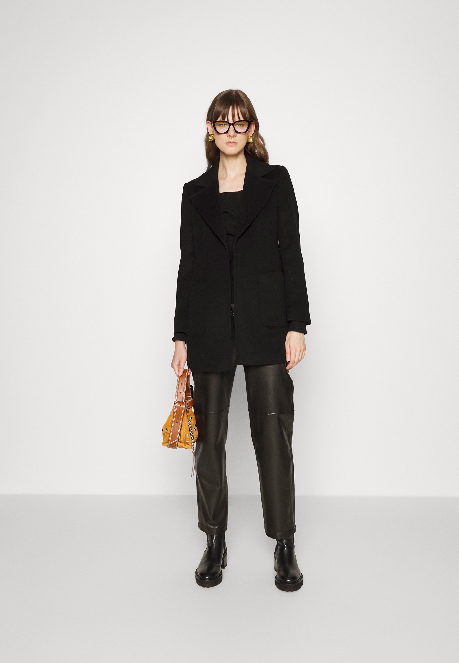 SHORTRUN - Short coat