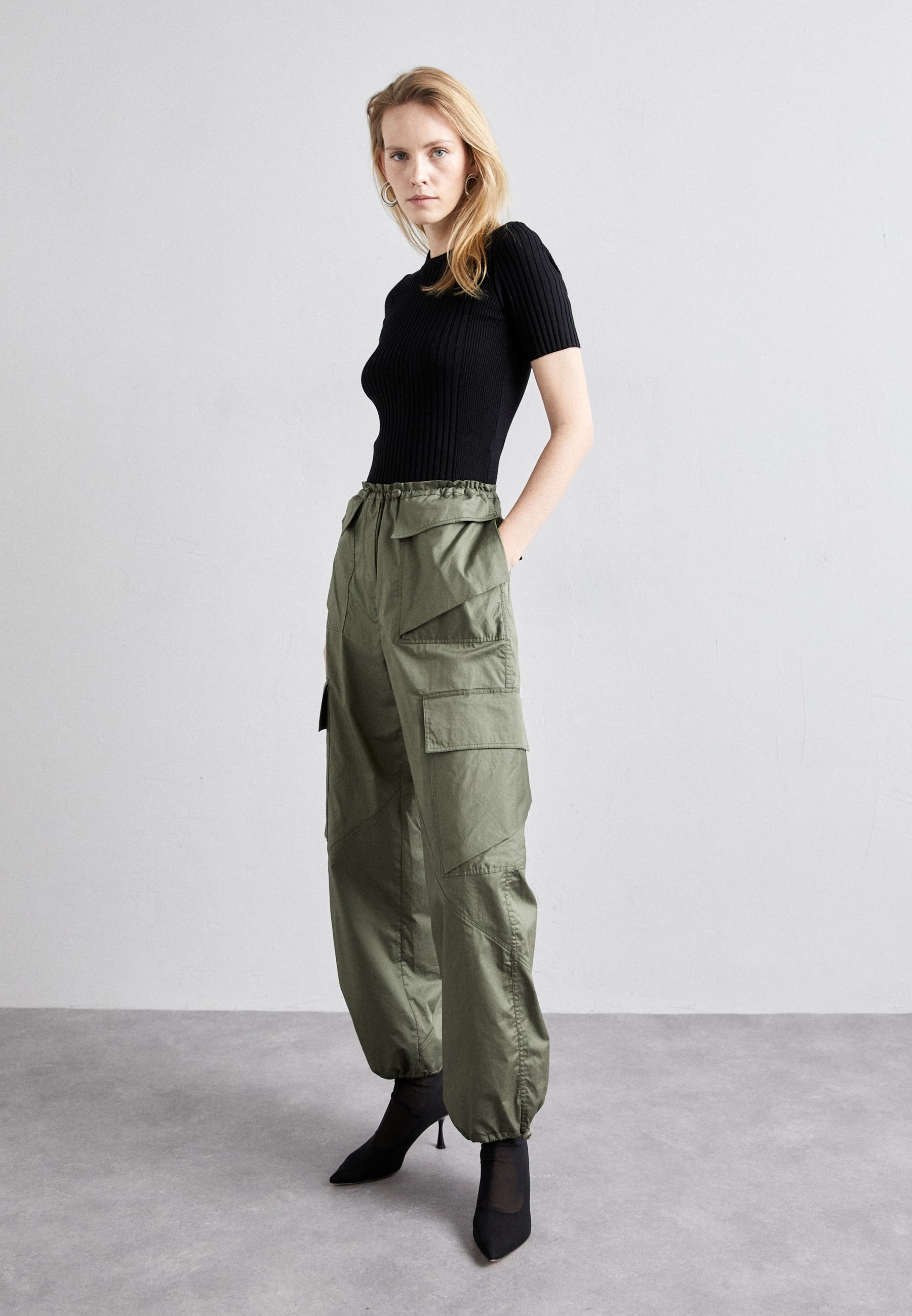 LARCH - Cargo trousers