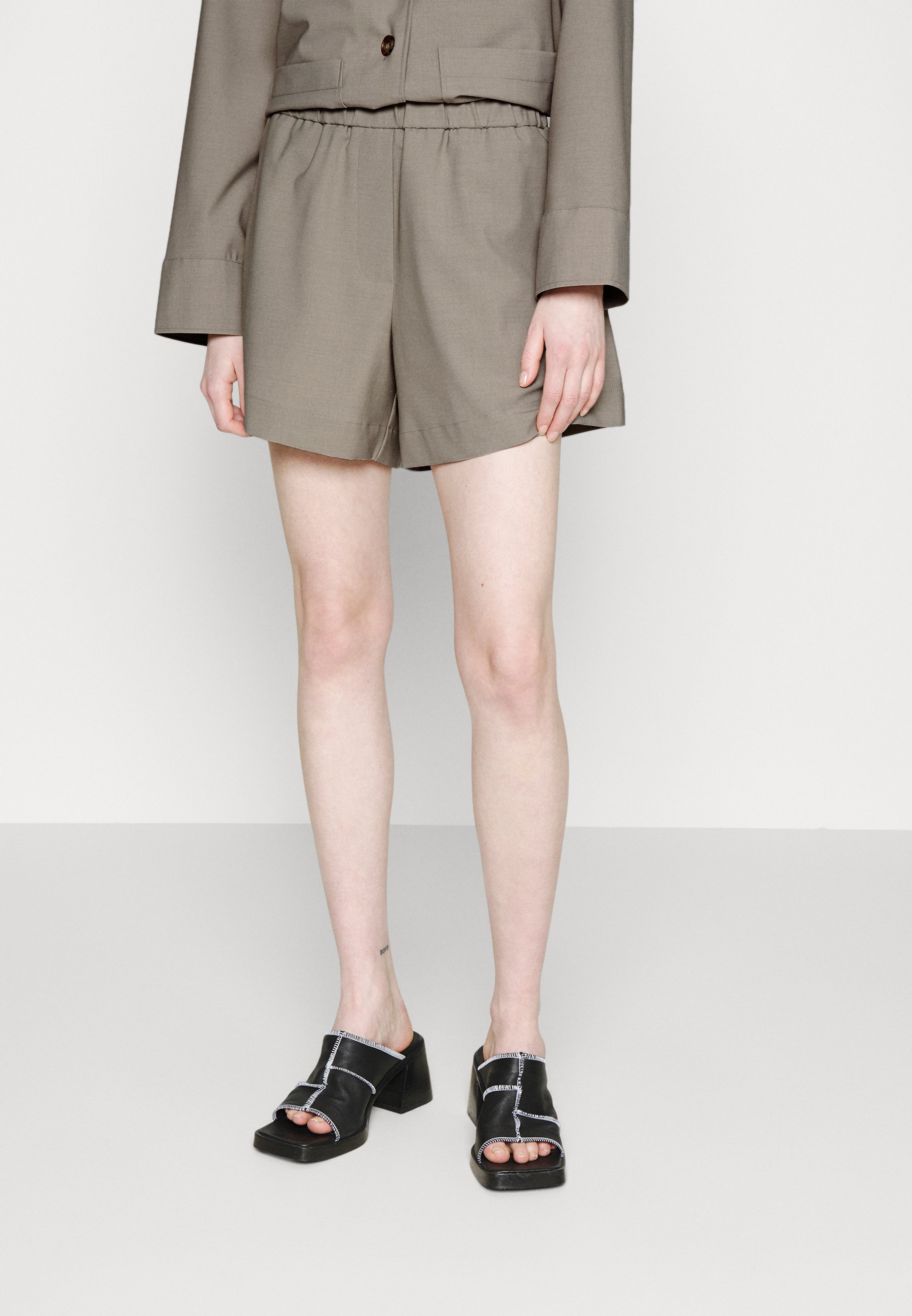REAL - Shorts