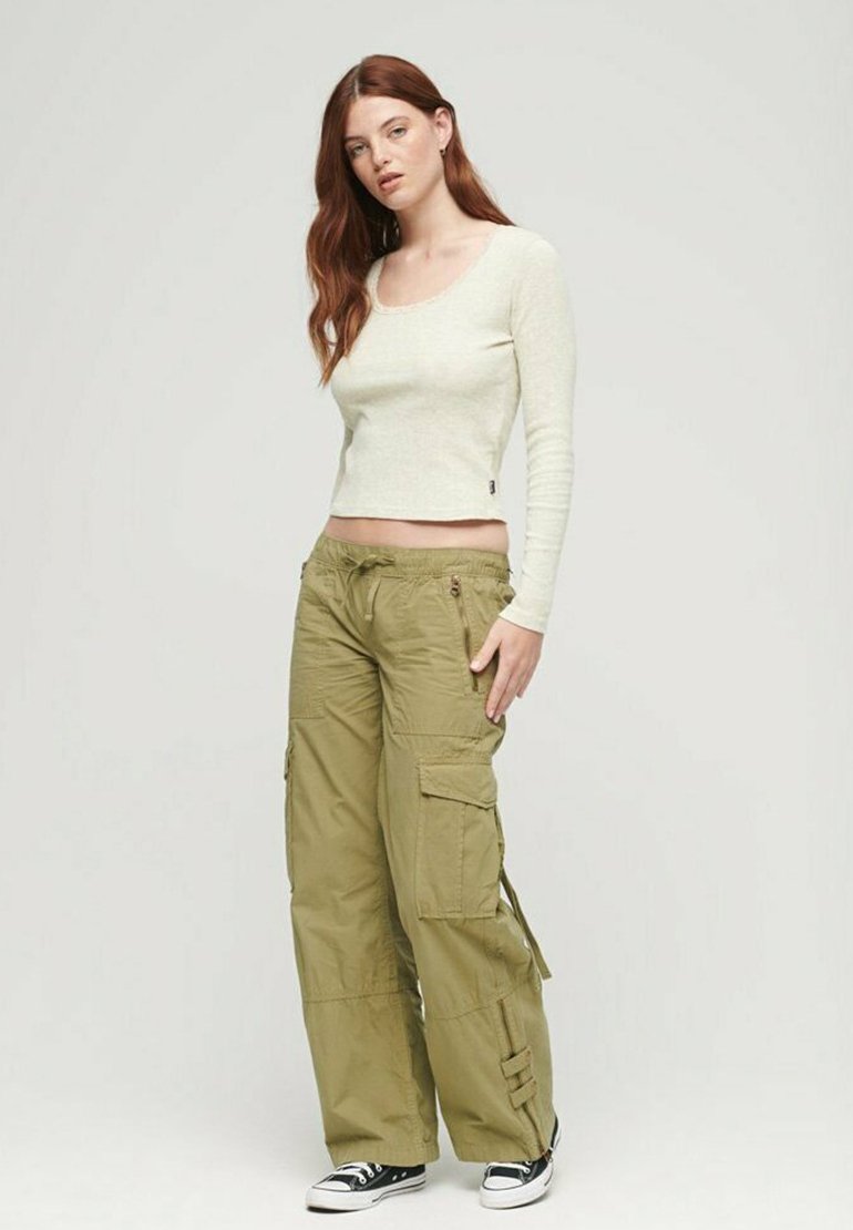 ESSENTIAL- Long sleeved top