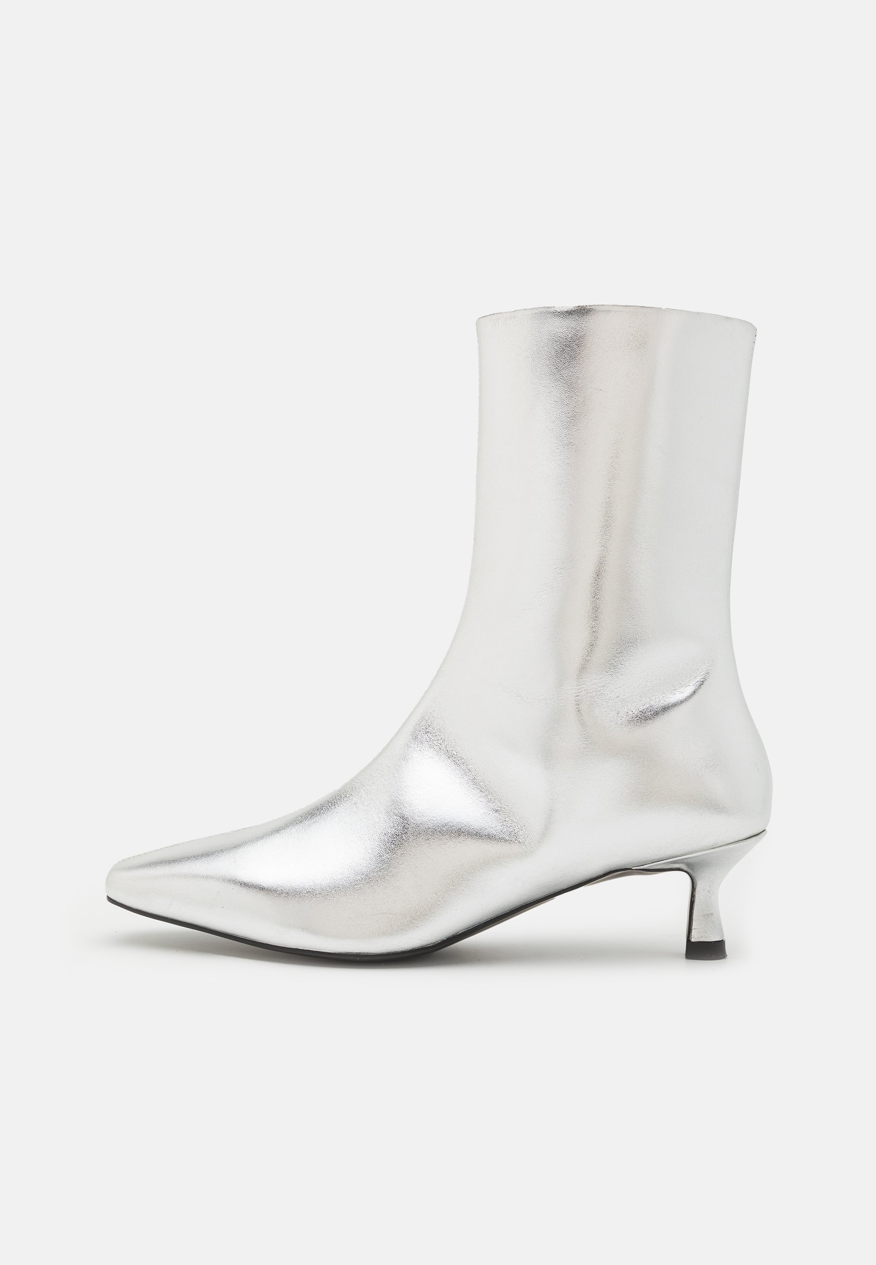 LEATHER- Classic ankle boots