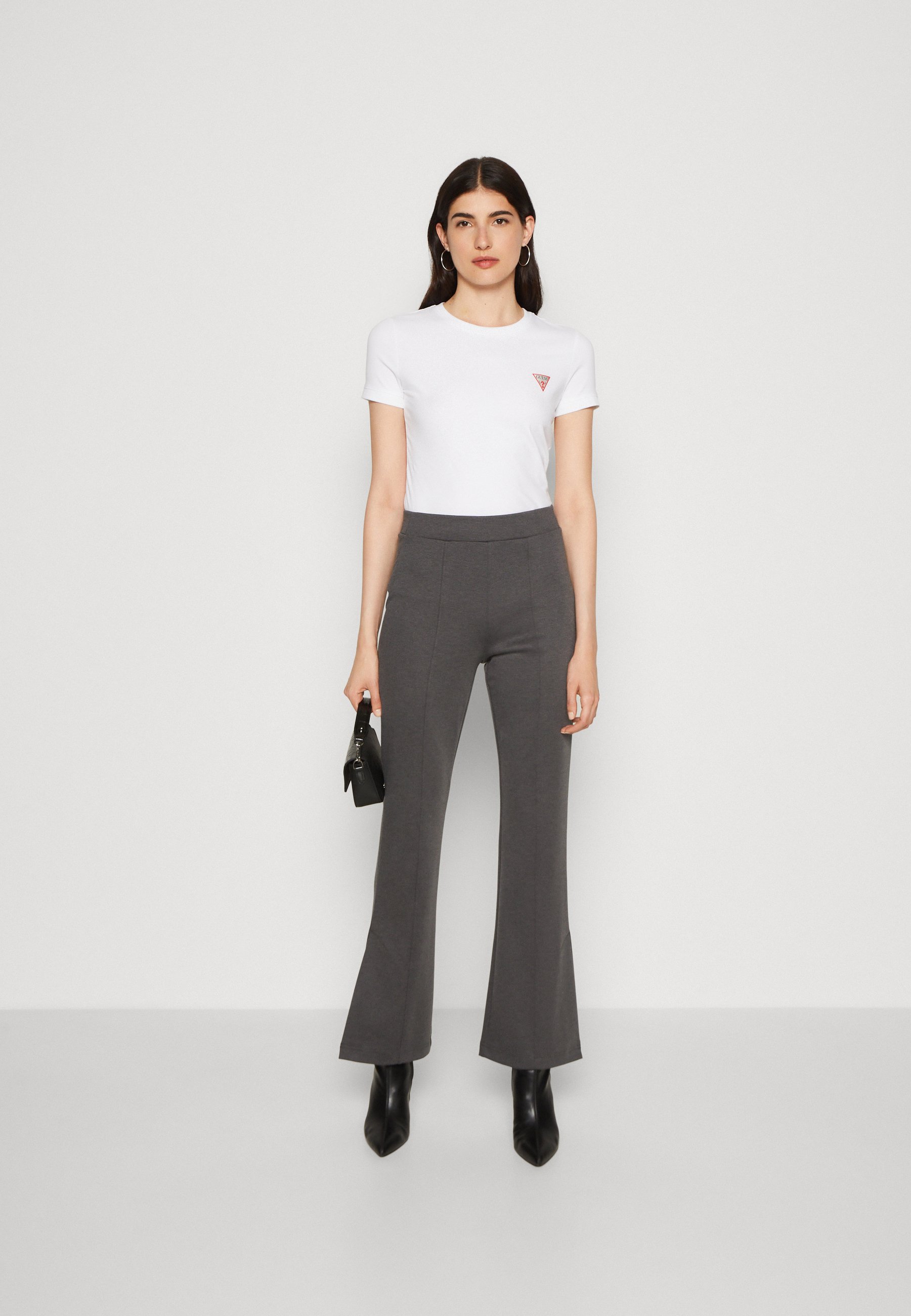 TRIANGLE - Basic T-shirt