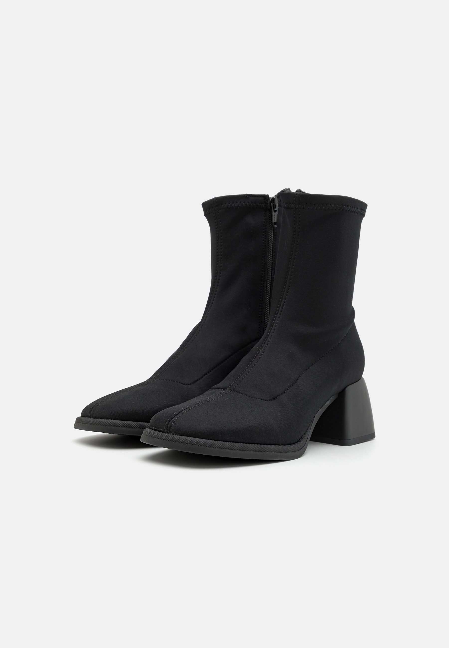 LEATHER- Classic ankle boots