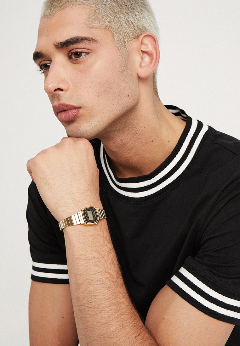 Digital watch