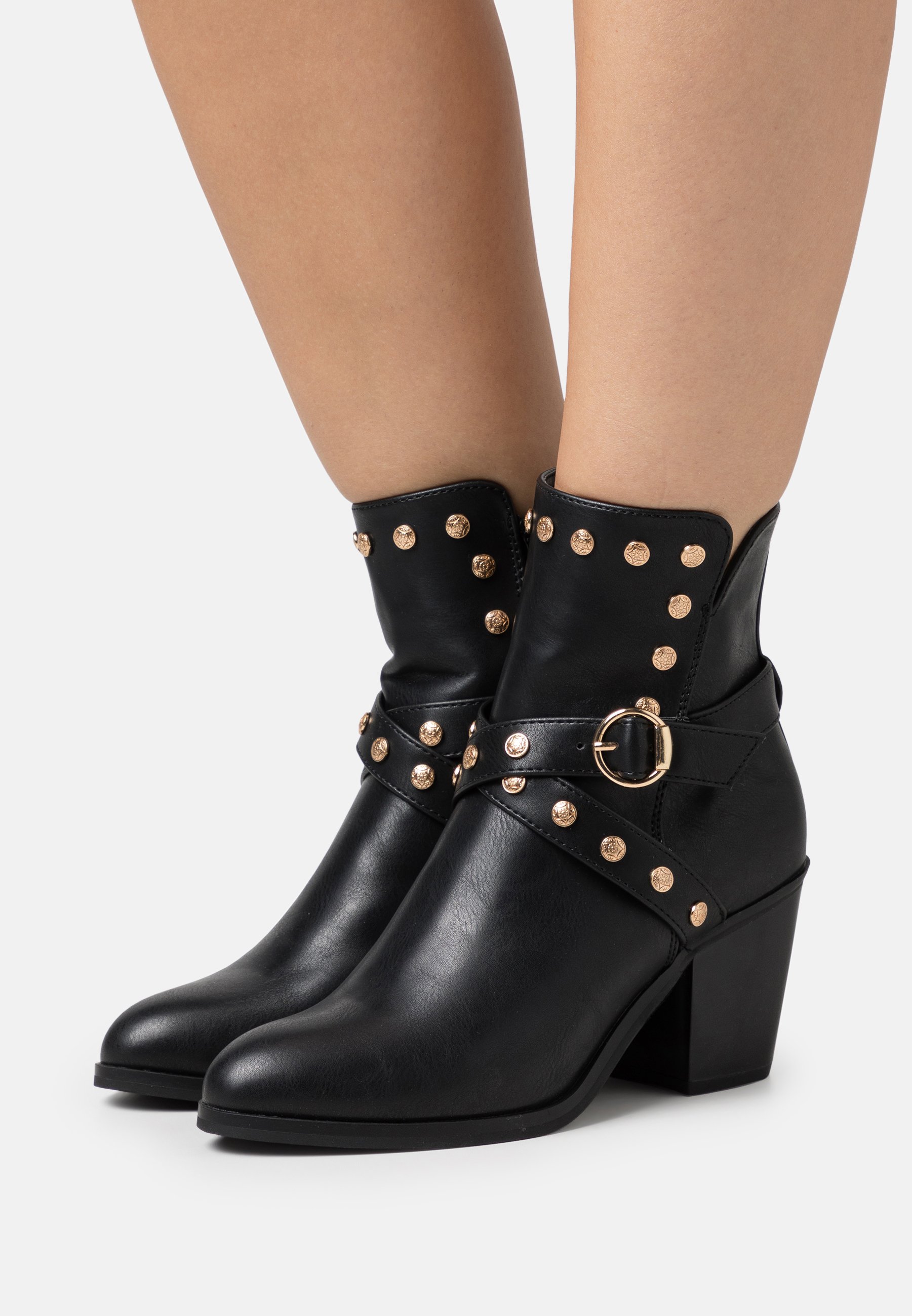 Classic ankle boots -black
