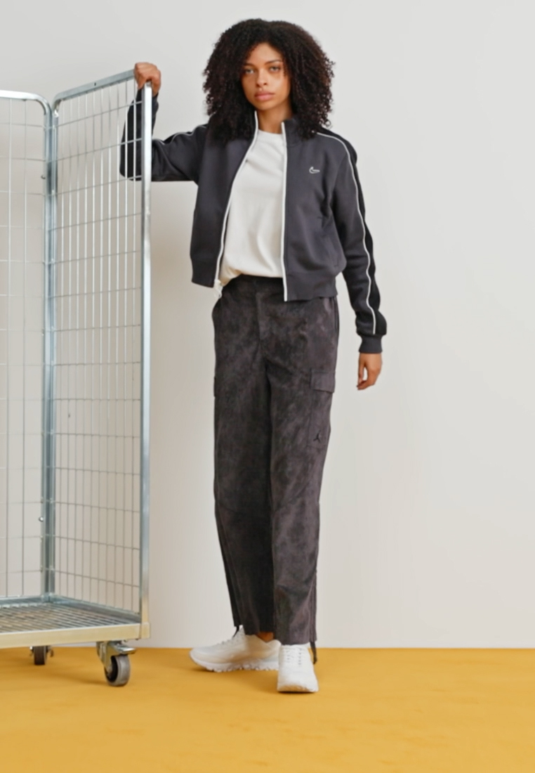 Zip-up sweatshirt