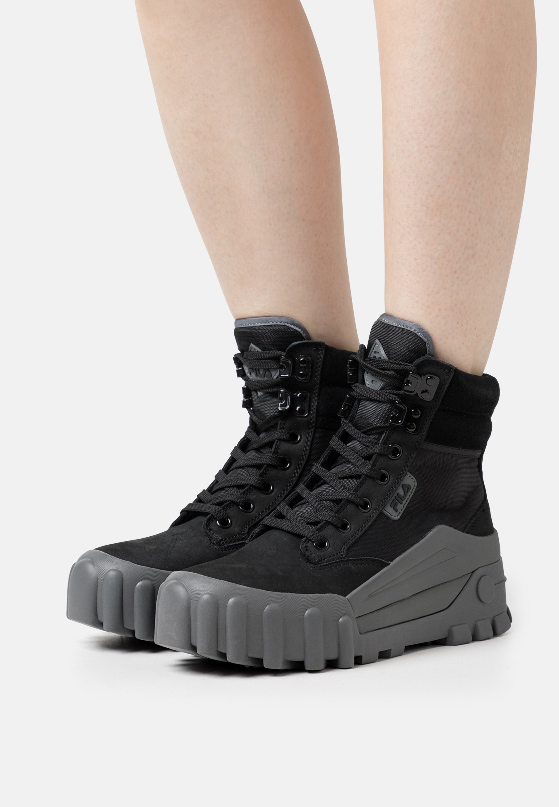 GRUNGELUTION- Platform ankle boots