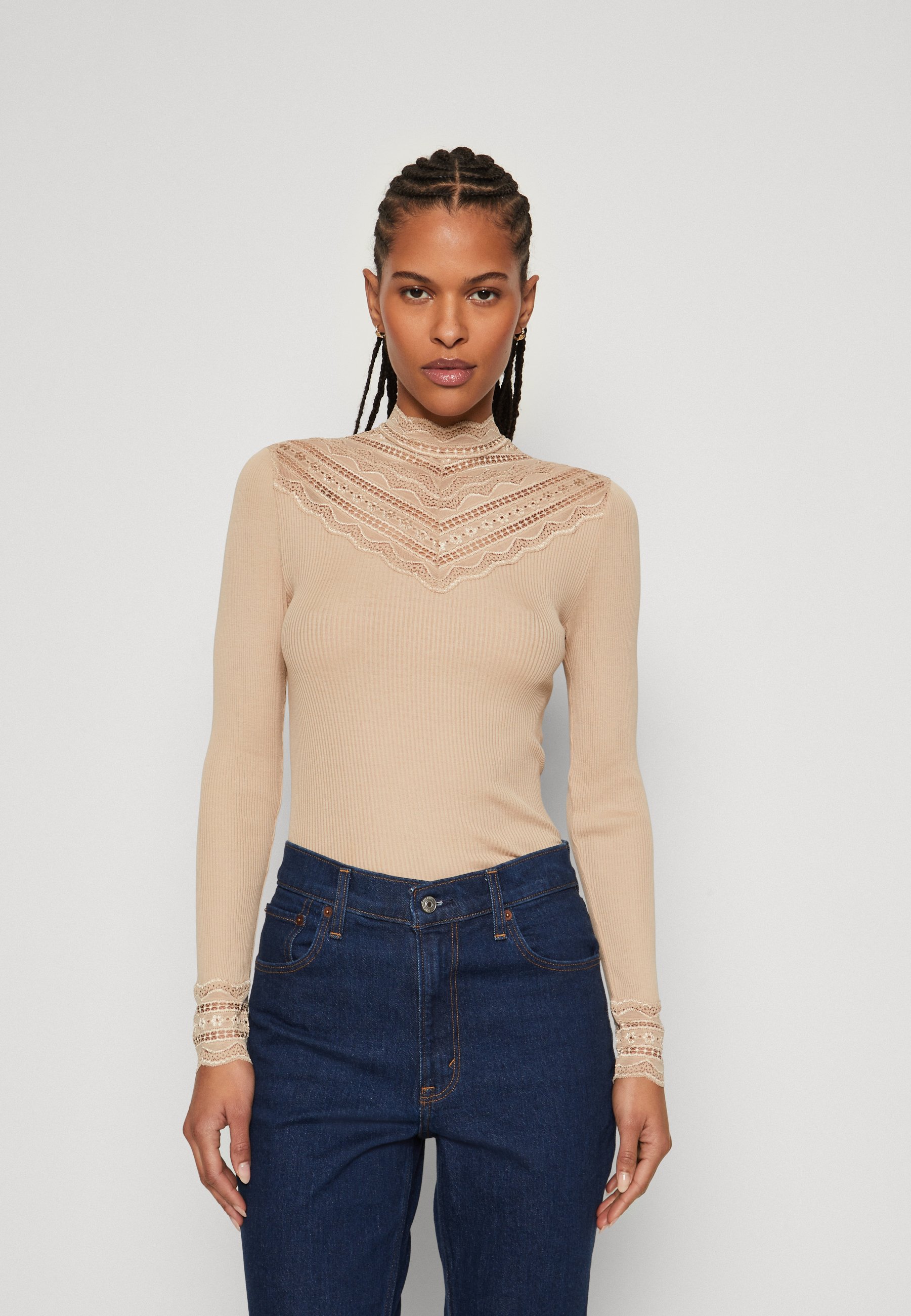 Long sleeved top