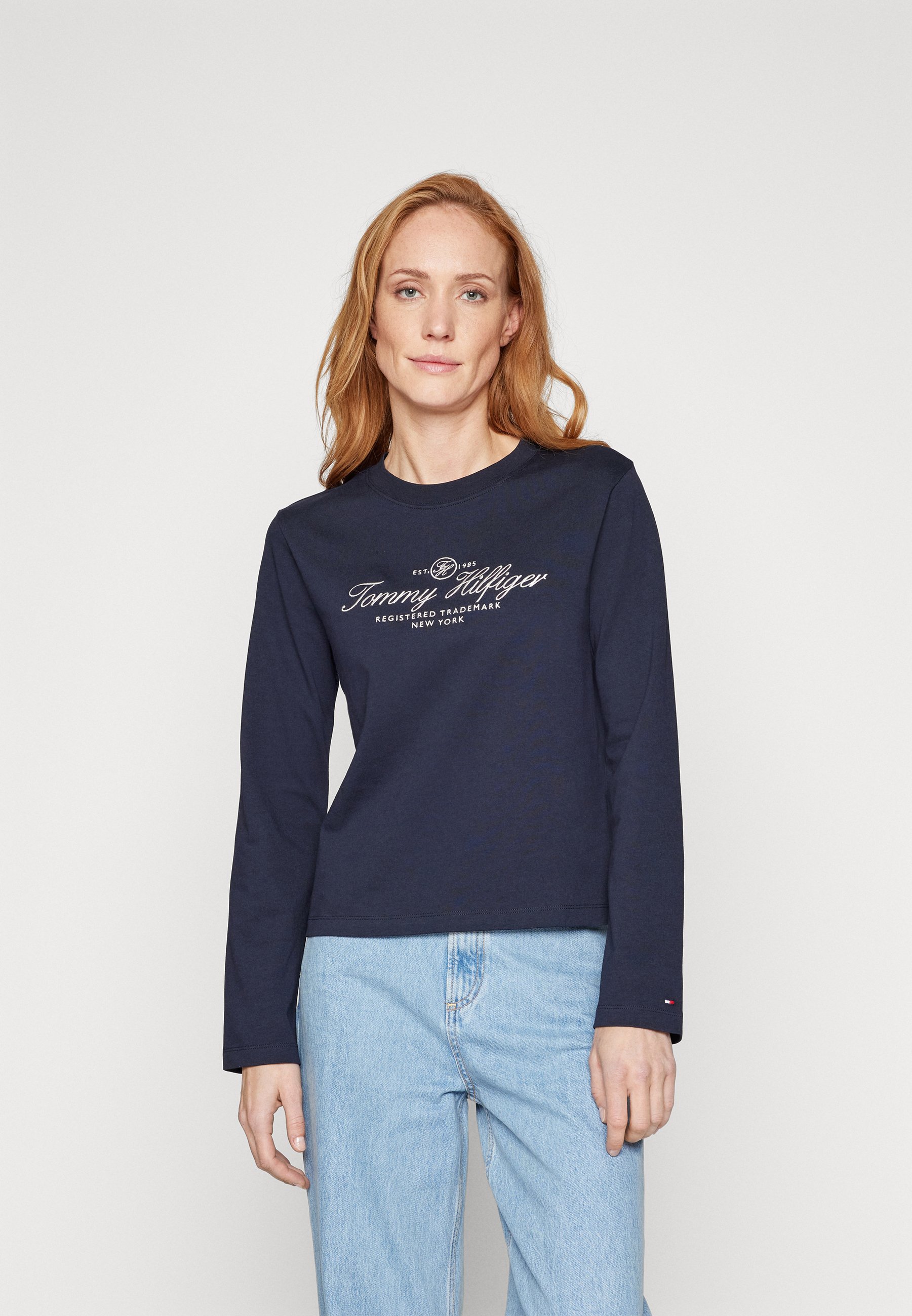 SCRIPT C-NECK - Long sleeved top