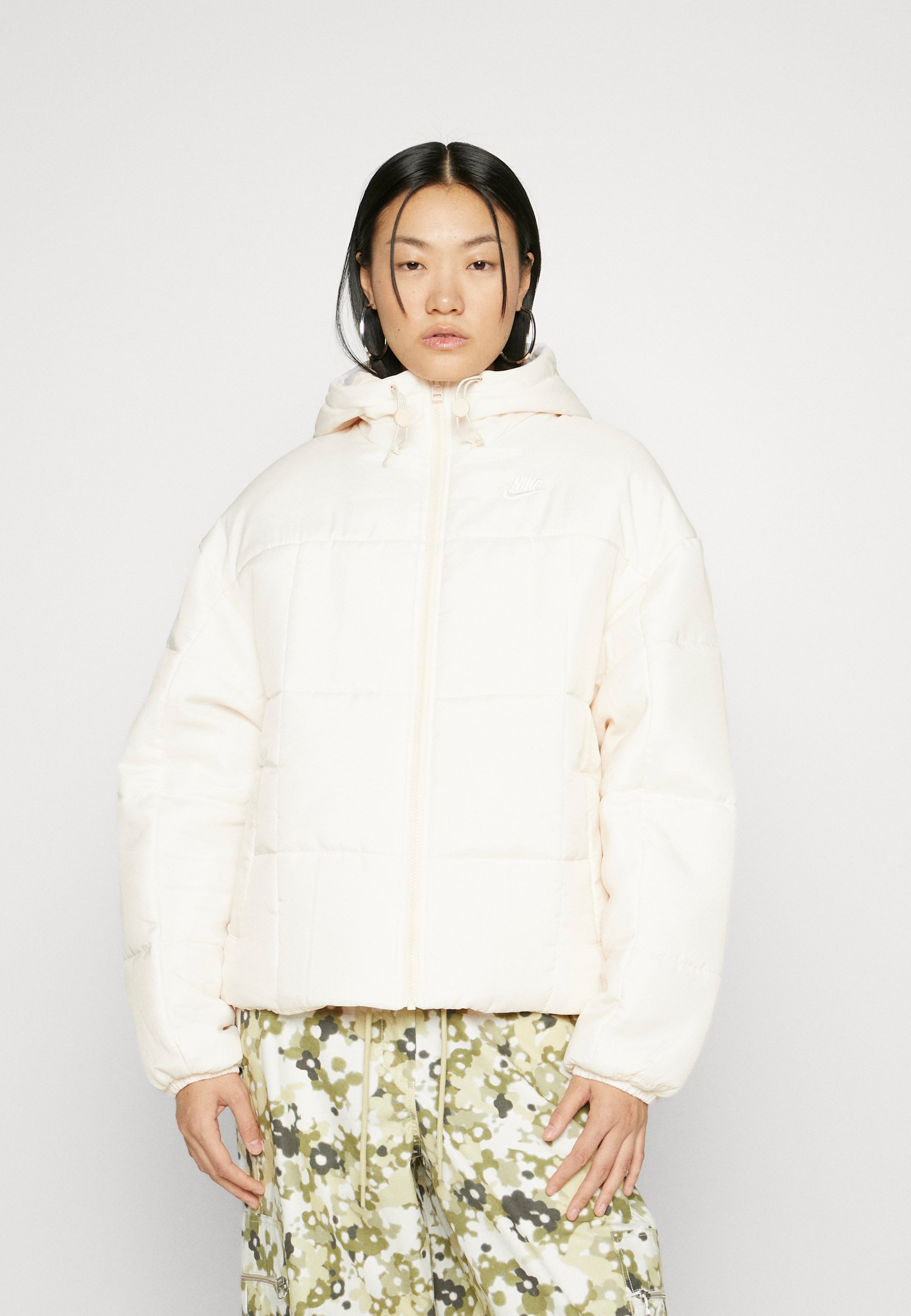 W NSW ESSTL THRMR CLSC PUFFER - Winter jacket