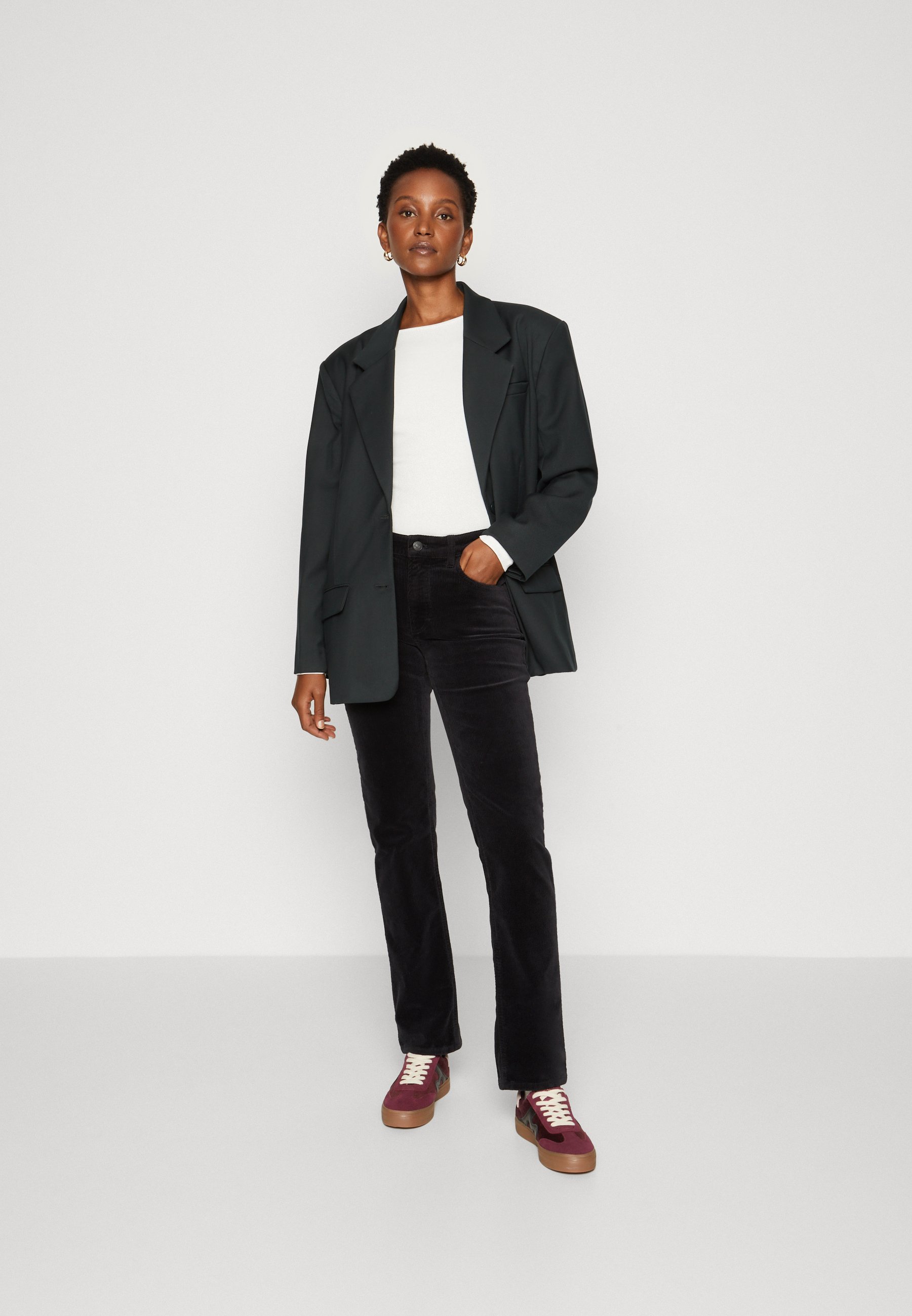 STRAIGHT- Trousers