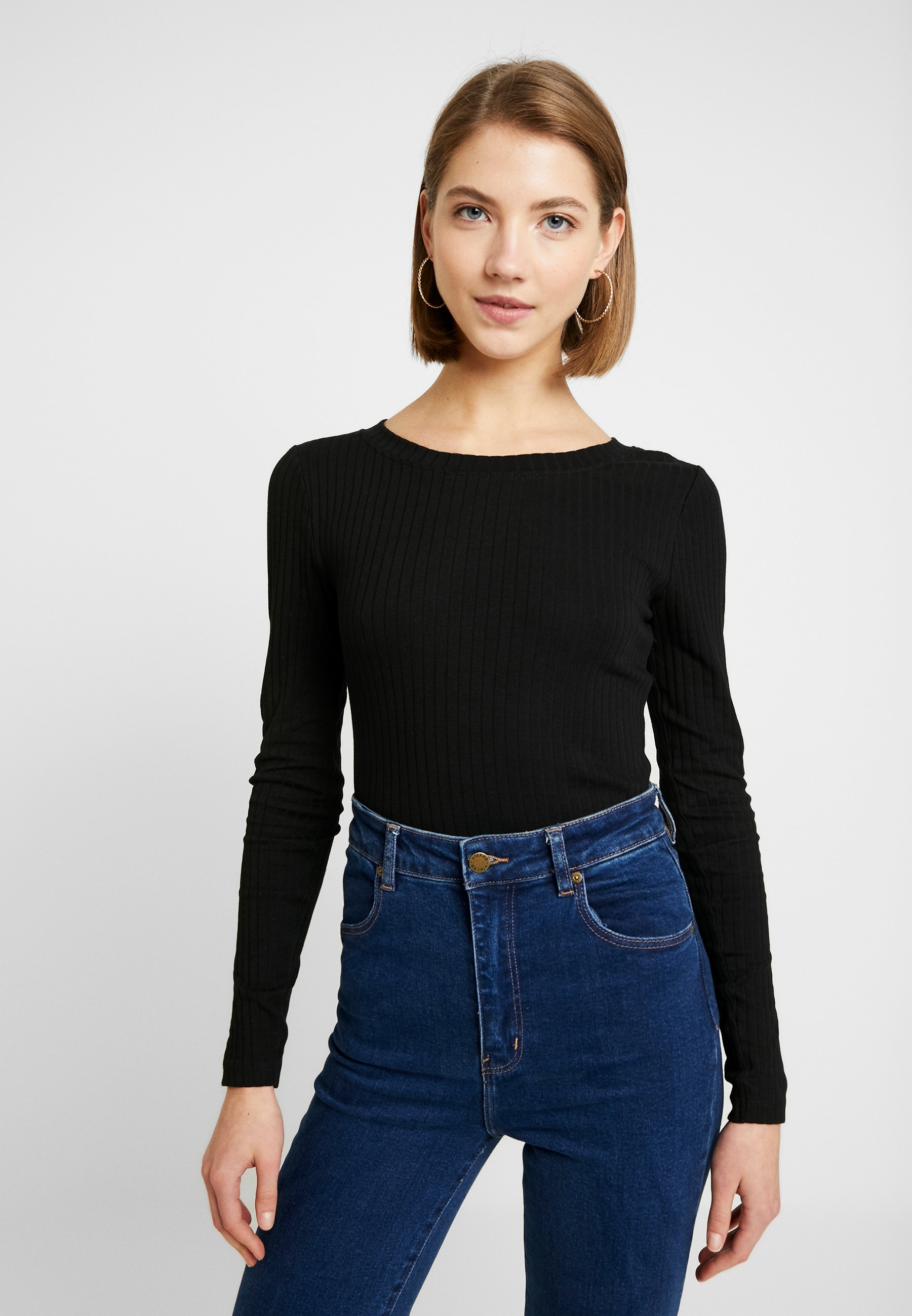 Long sleeved top