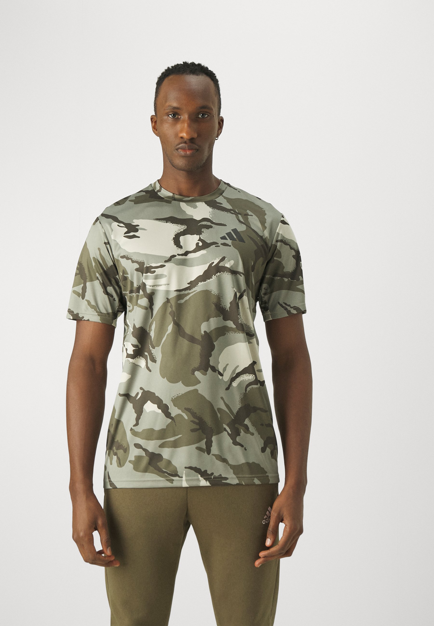 TRAIN ESSENTIAL SEASONAL TEE - Print T-shirt