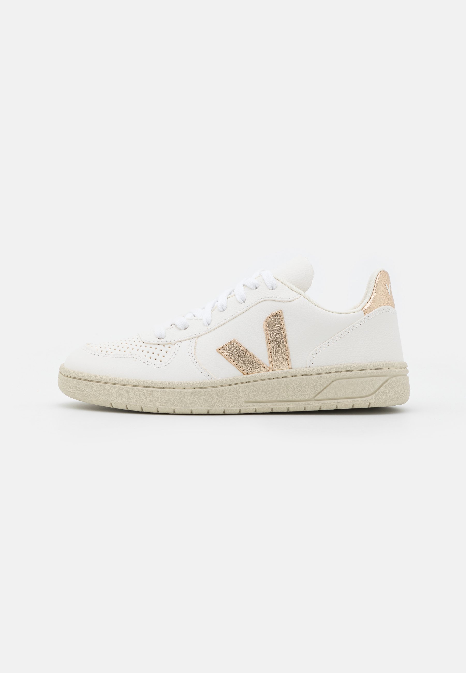 V-10 - Trainers