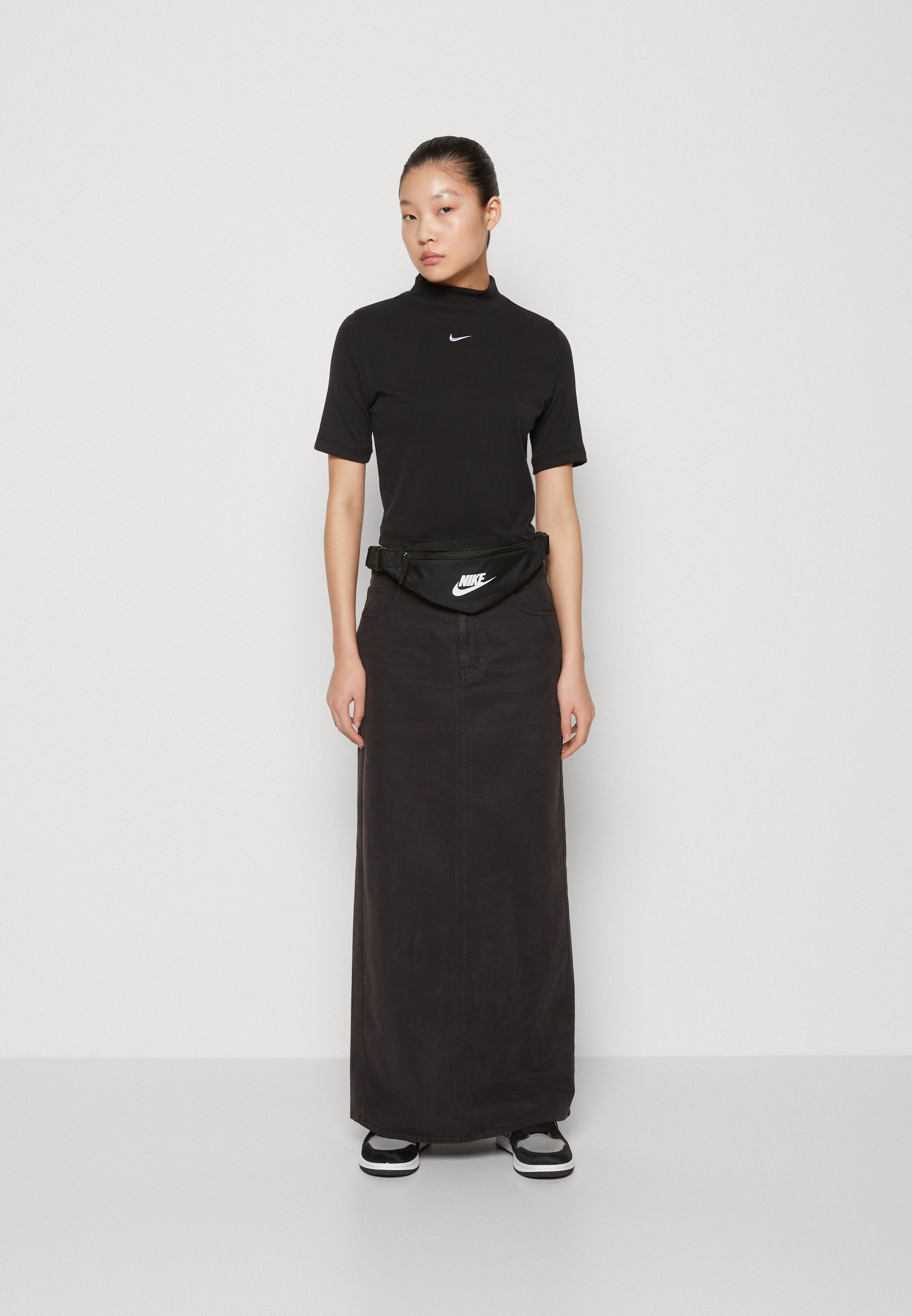 ESSENTIAL MOCK - Basic T-shirt
