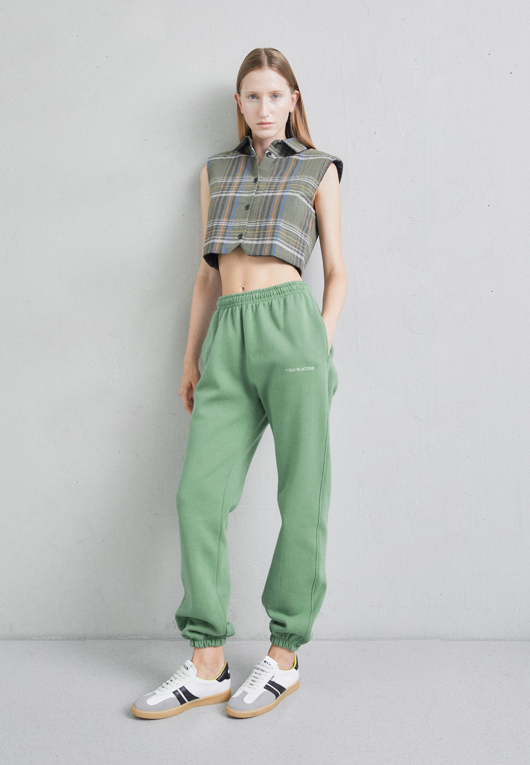 FITTED PANTS - Tracksuit bottoms