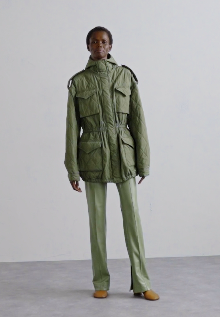 QUILTED HOODED CARGO - Parka