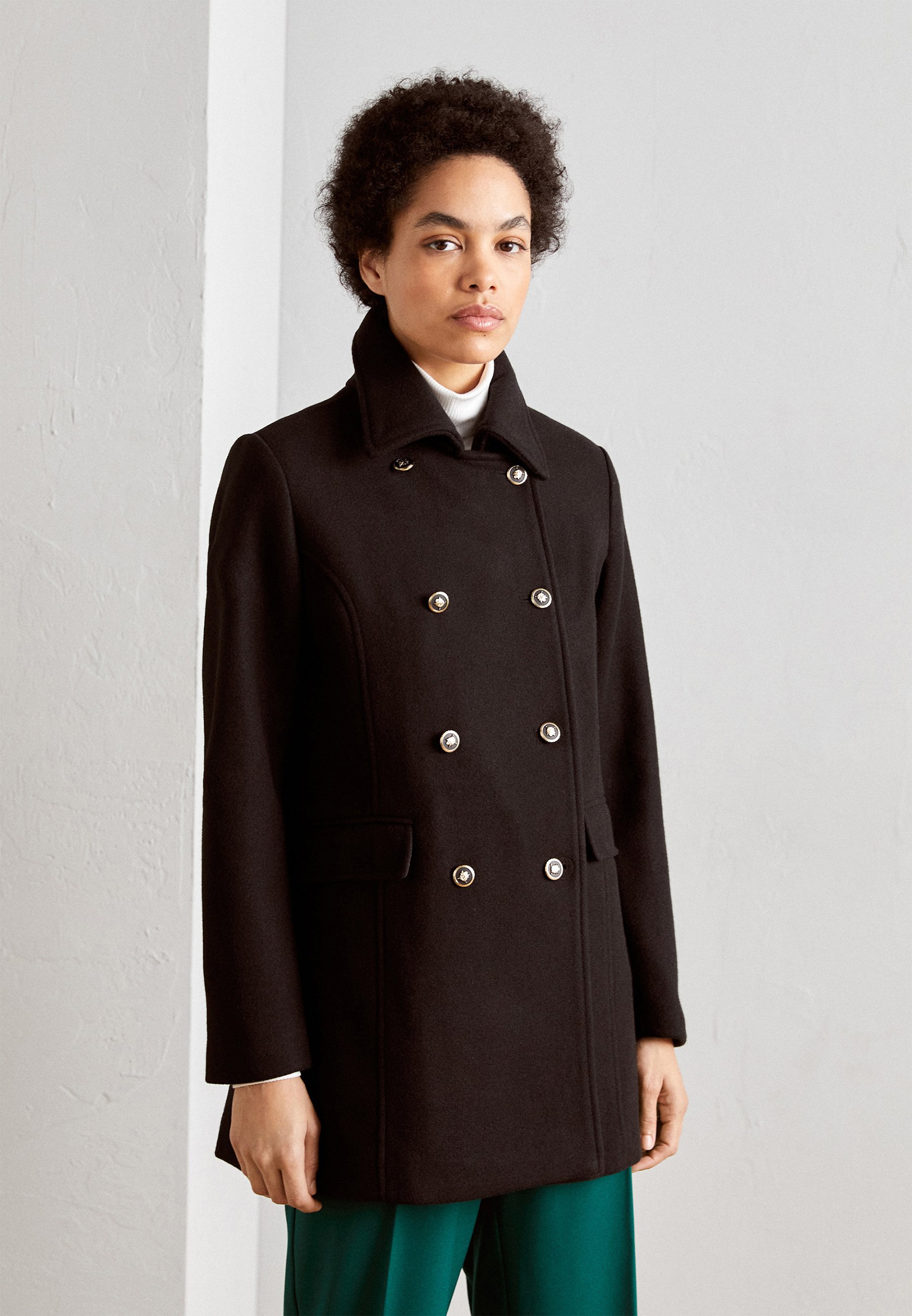 Short coat