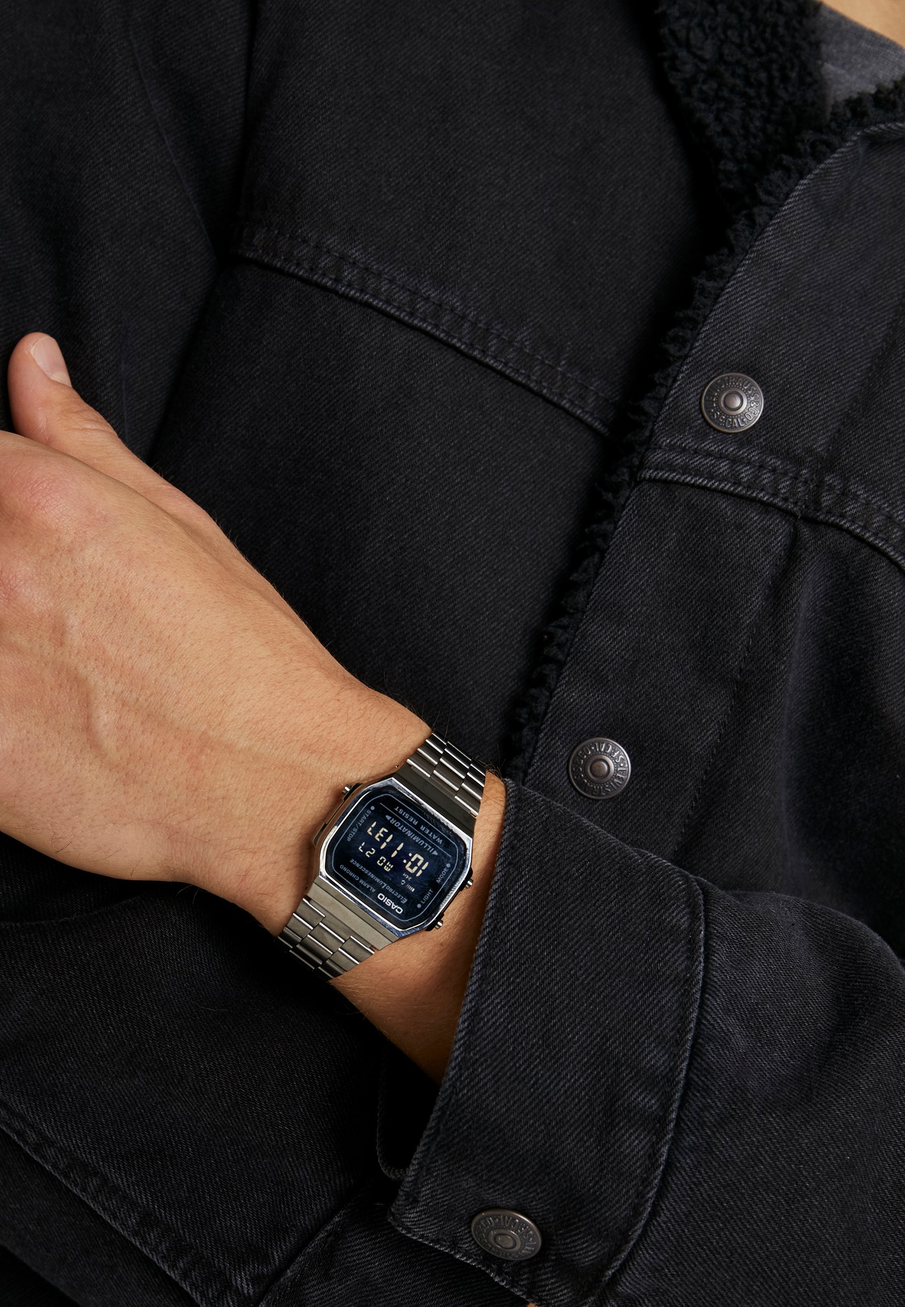 Digital watch