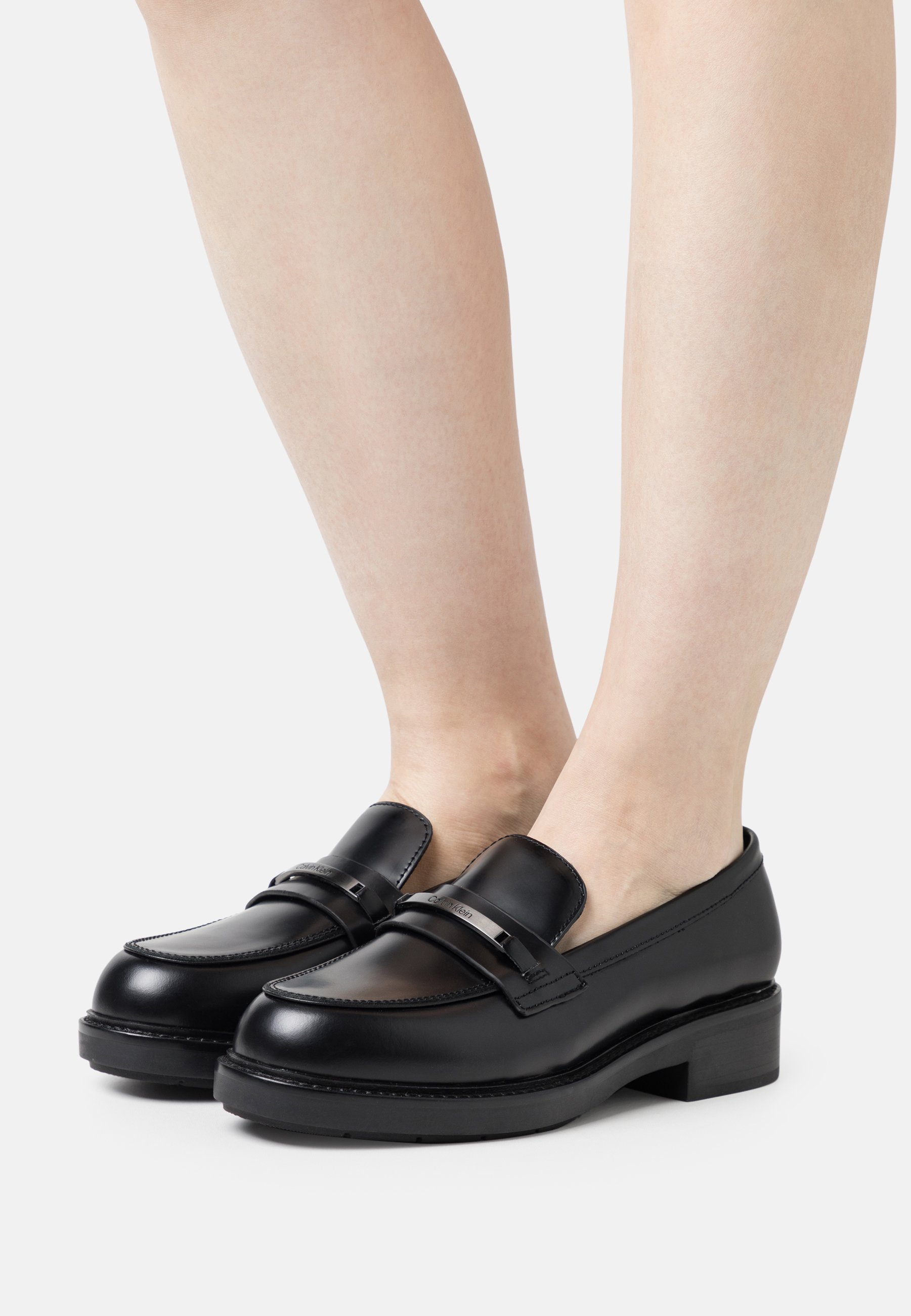 LOAFER- Slip-ons
