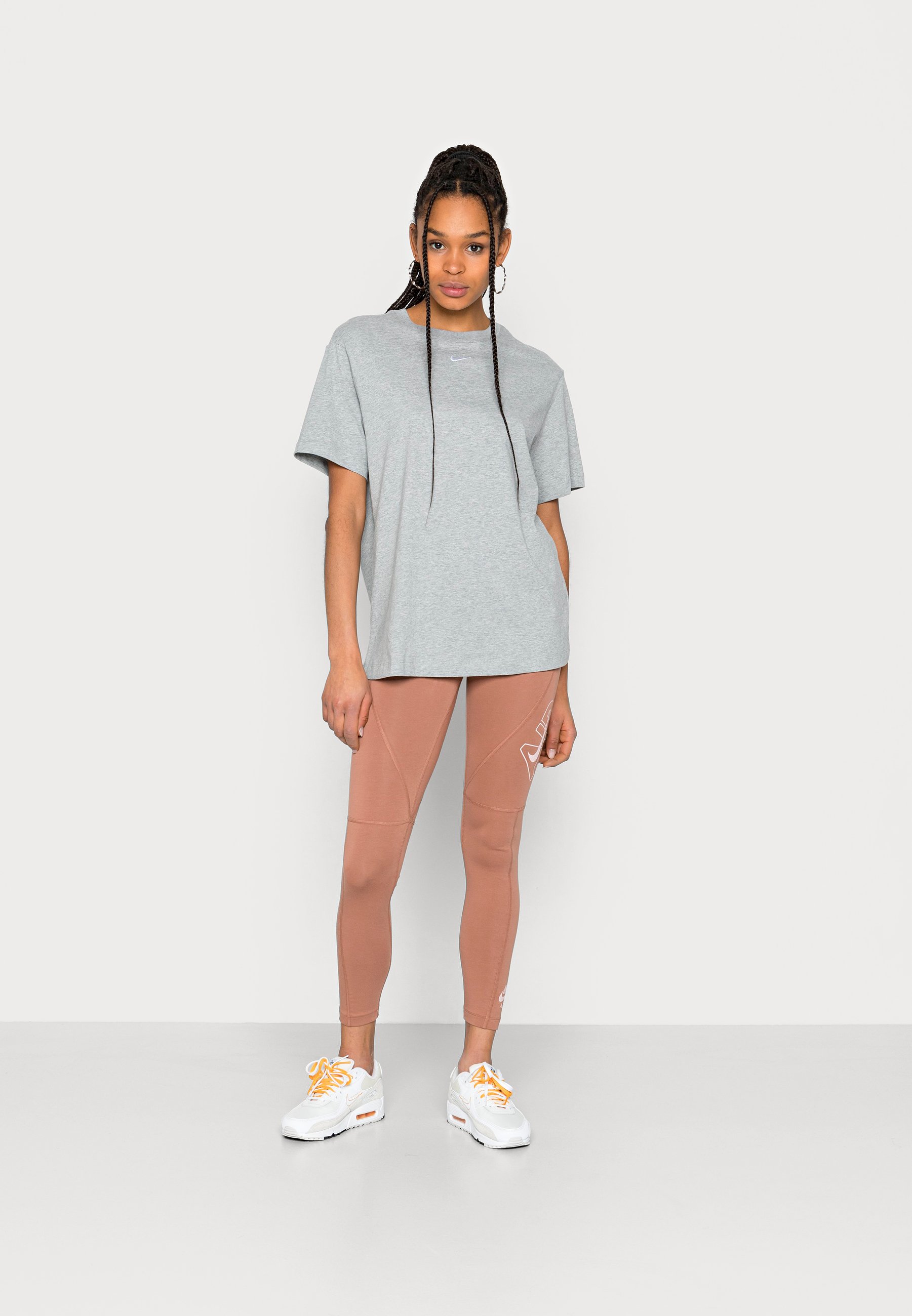 TEE- Basic T-shirt