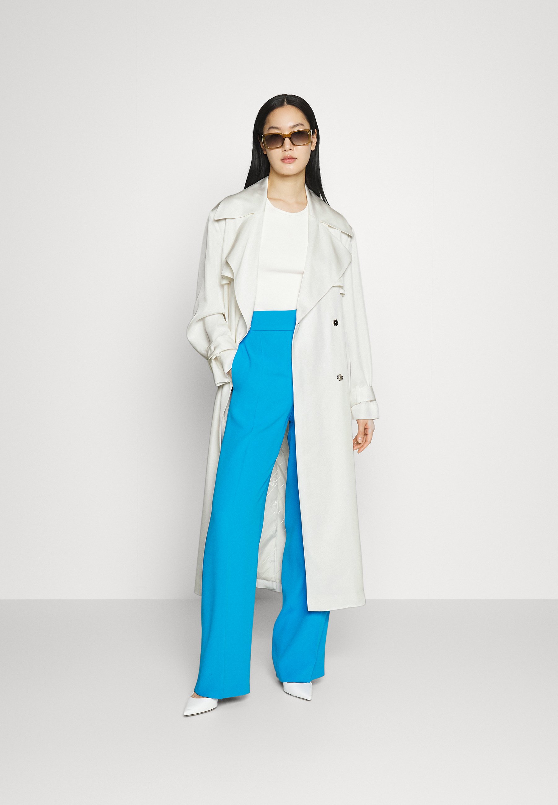 CALISSI SATIN - Trenchcoat