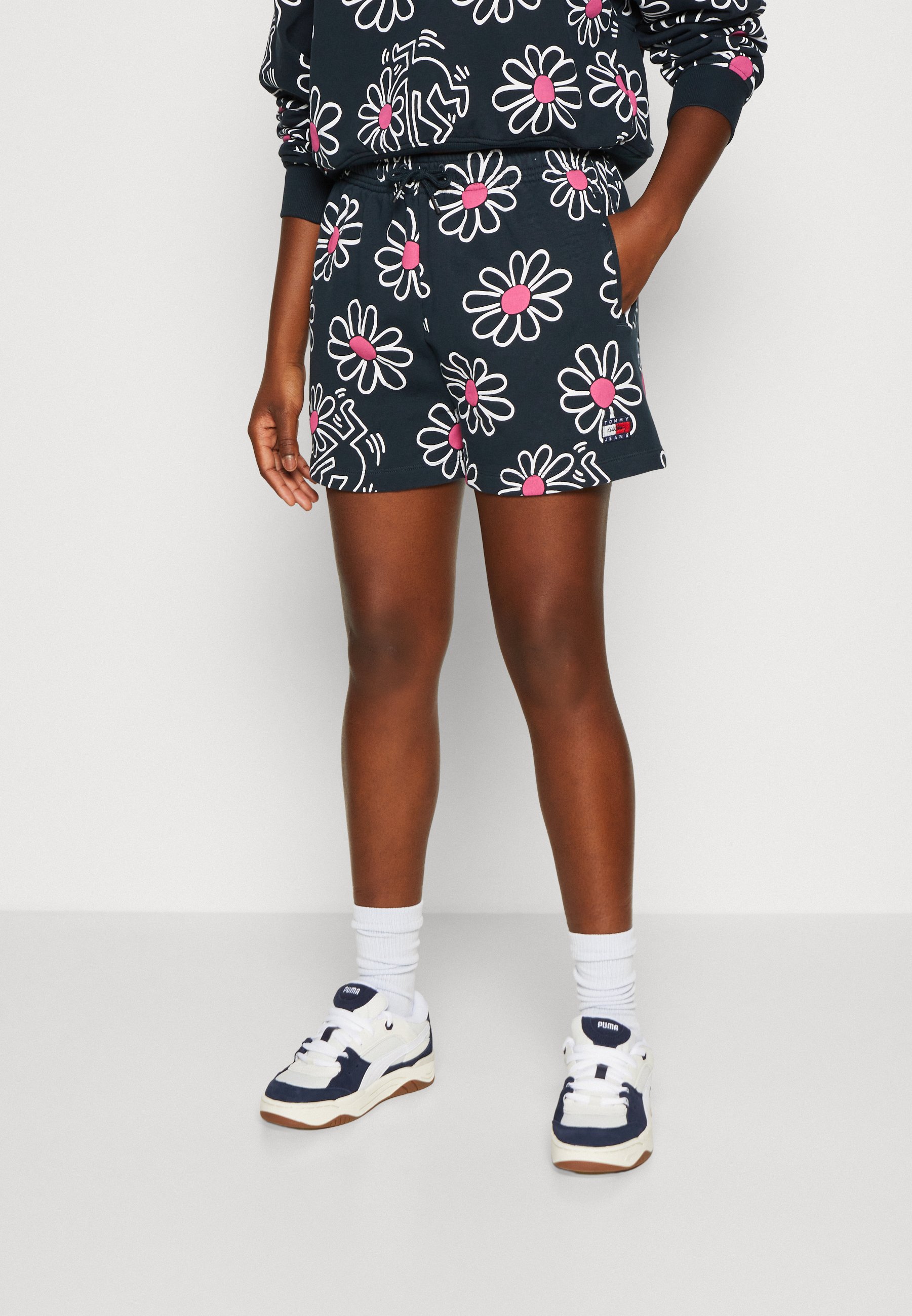 TOMMY JEANS X KEITH HARING DANCING FLOWERS - Shorts