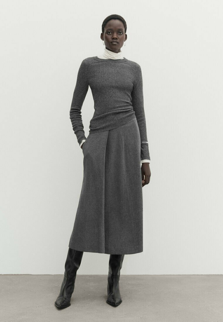 Pleated skirt