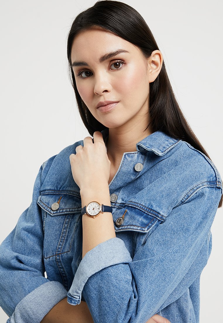 CARLIE - Watch