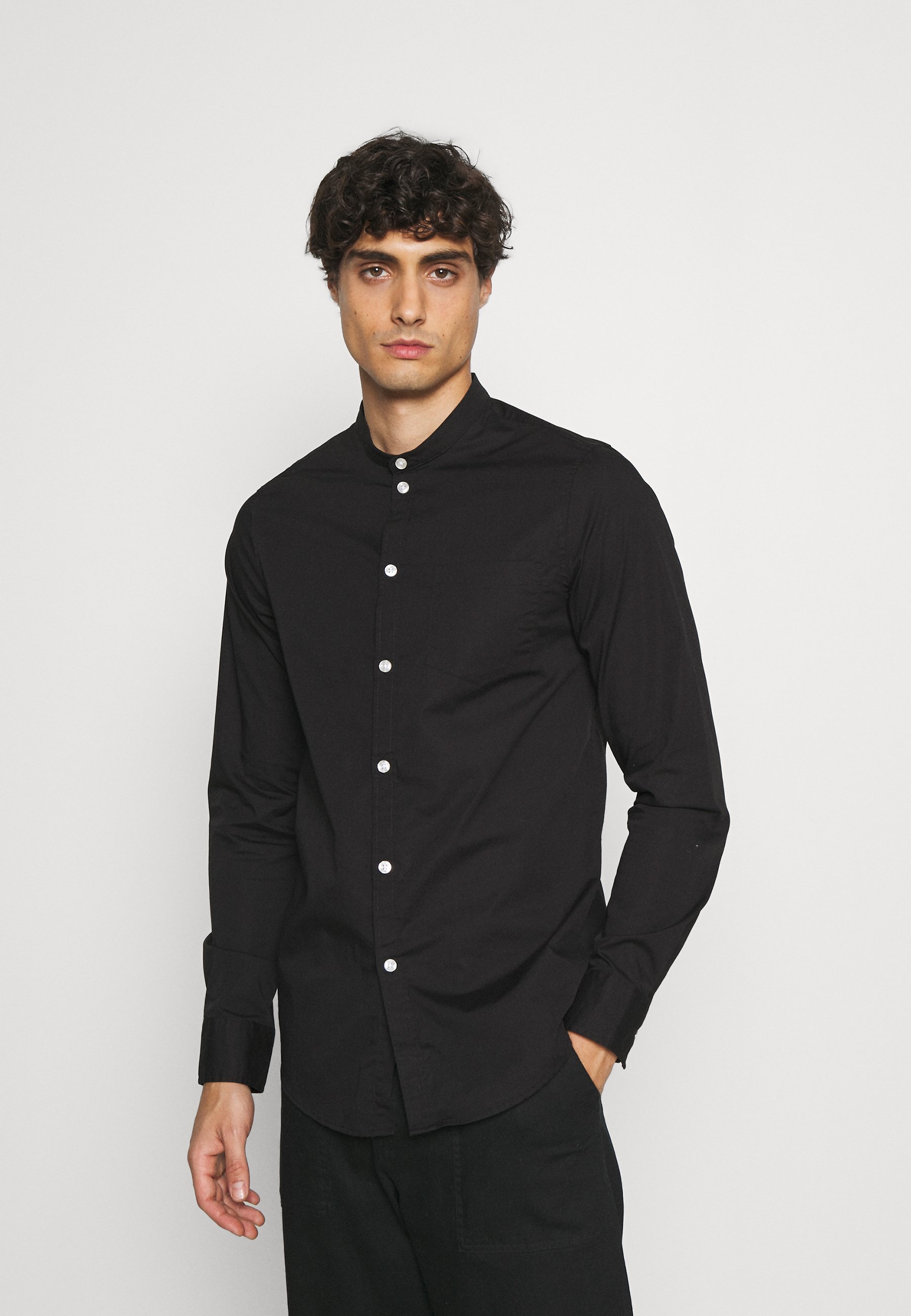 MUSCLE FIT STAND- Shirt