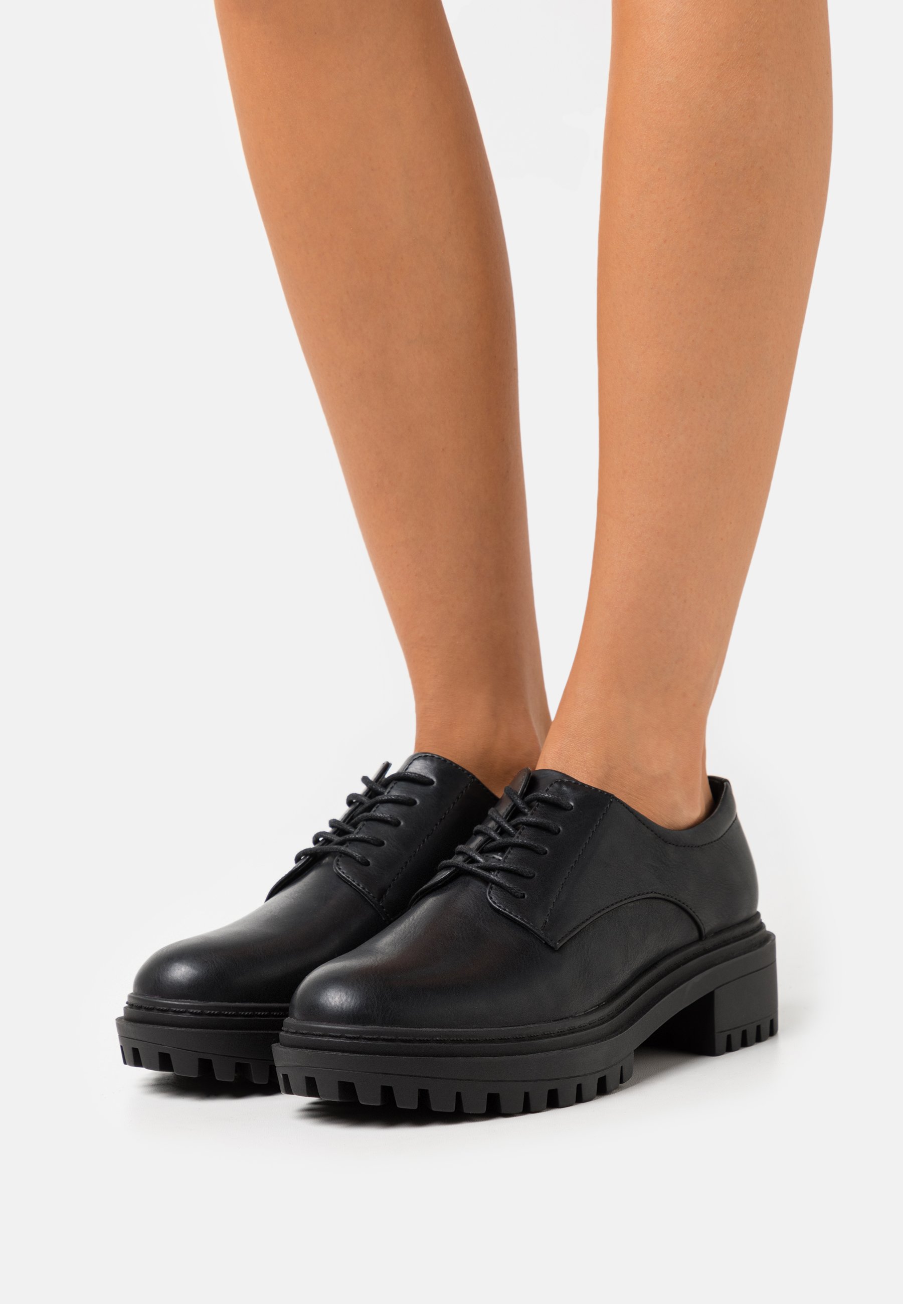 COMFORT - Lace-ups