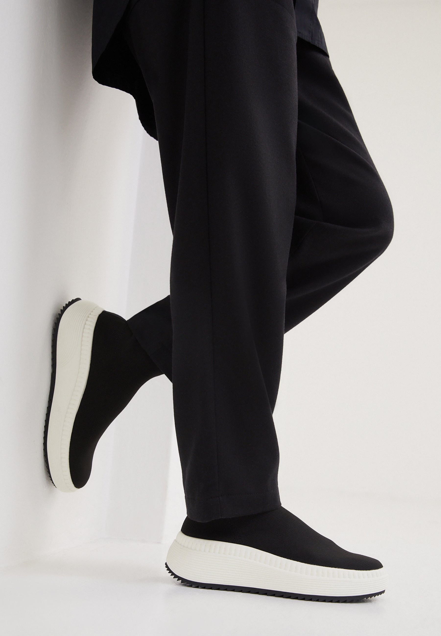 THEA- High-top trainers