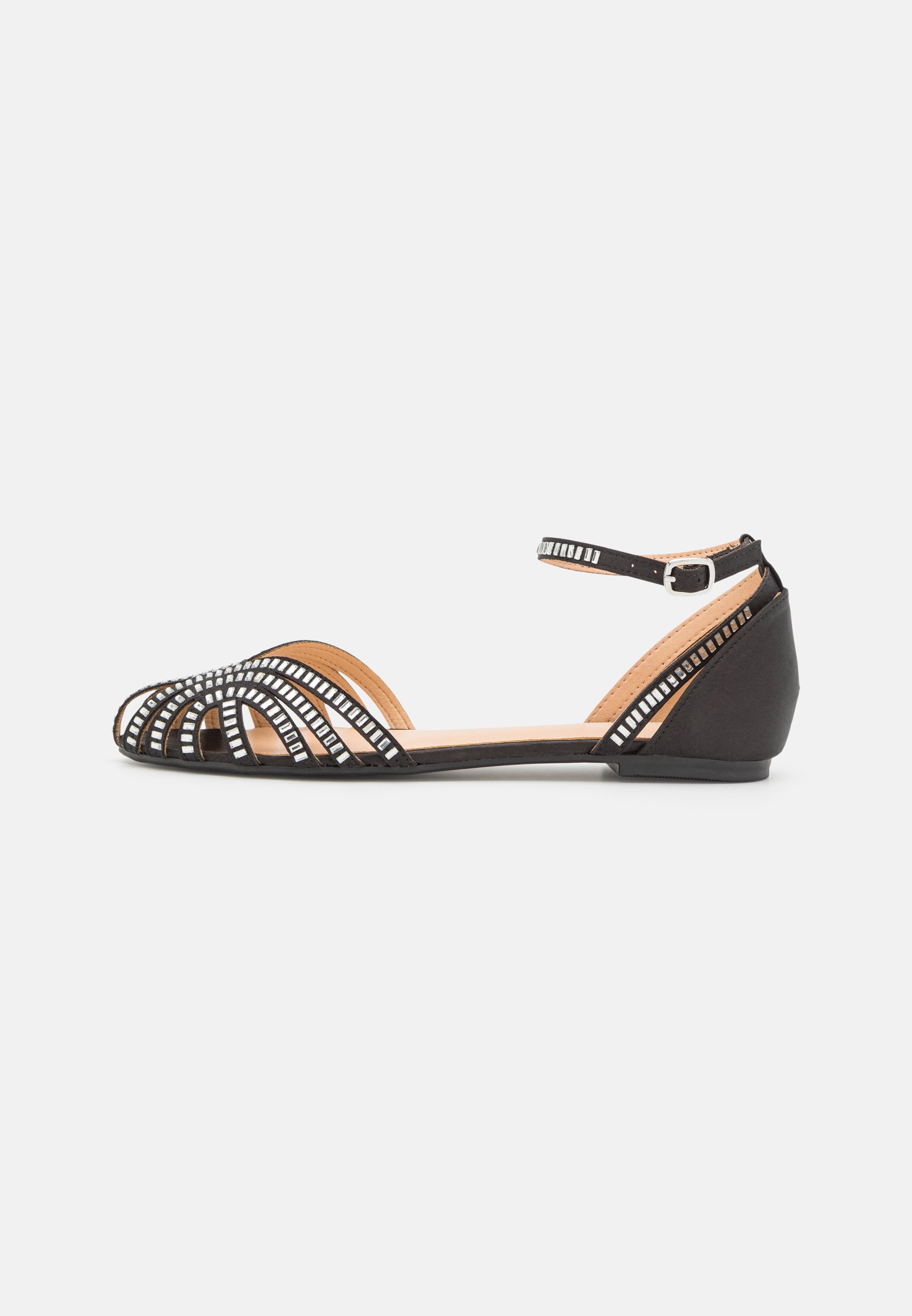 Ankle strap ballet pumps