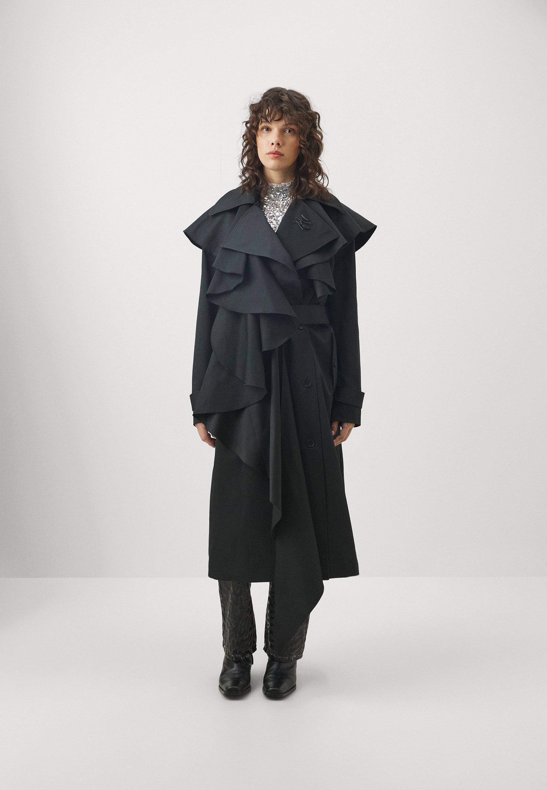 HUNS PICK RUFFLE COAT - Trenchcoat