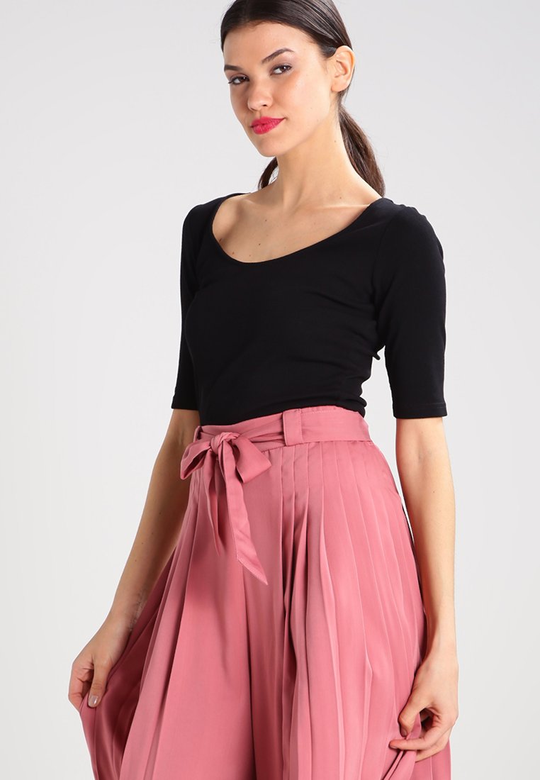 ALEXA TEE - Basic T-shirt
