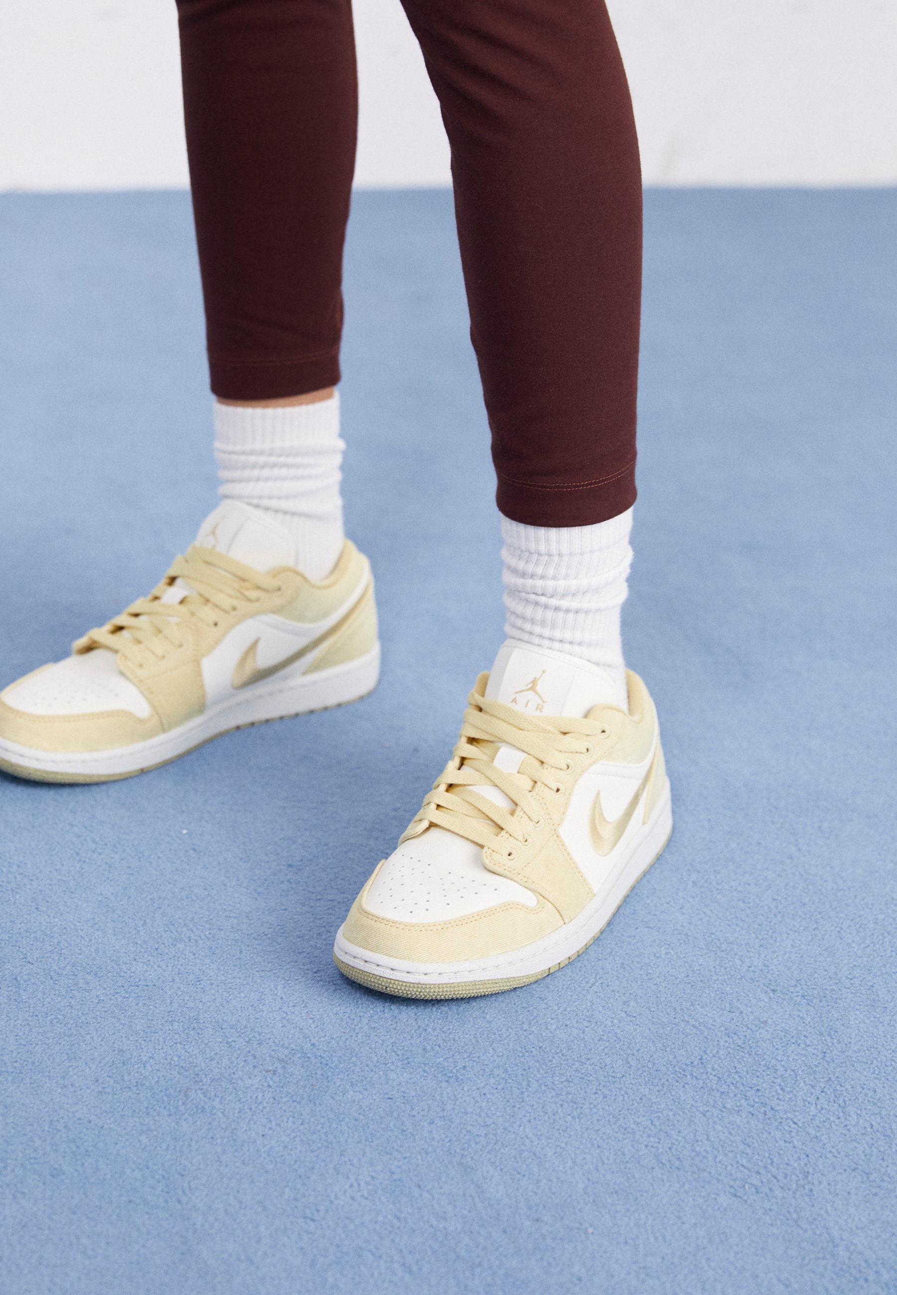 AIR JORDAN 1 SE- Trainers